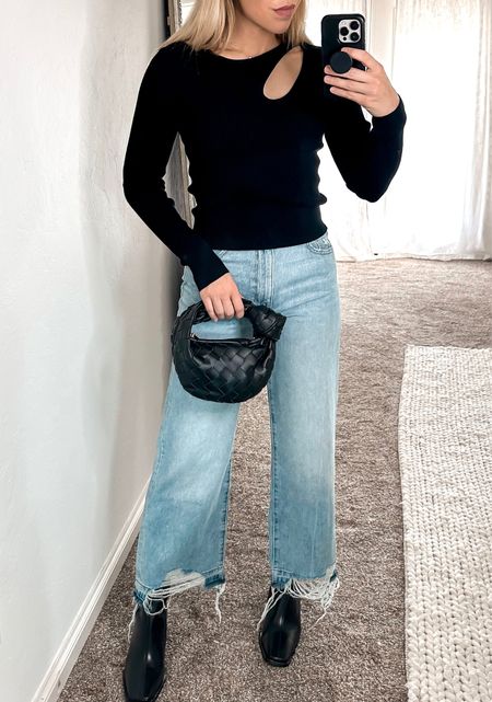 Sweater
Black sweater 
Black bag
90s 
Wide leg jeans 
Amazon fashion 
Amazon finds
Boots 
#ltkunder50
#ltkunder100

#LTKFind #LTKitbag #LTKshoecrush