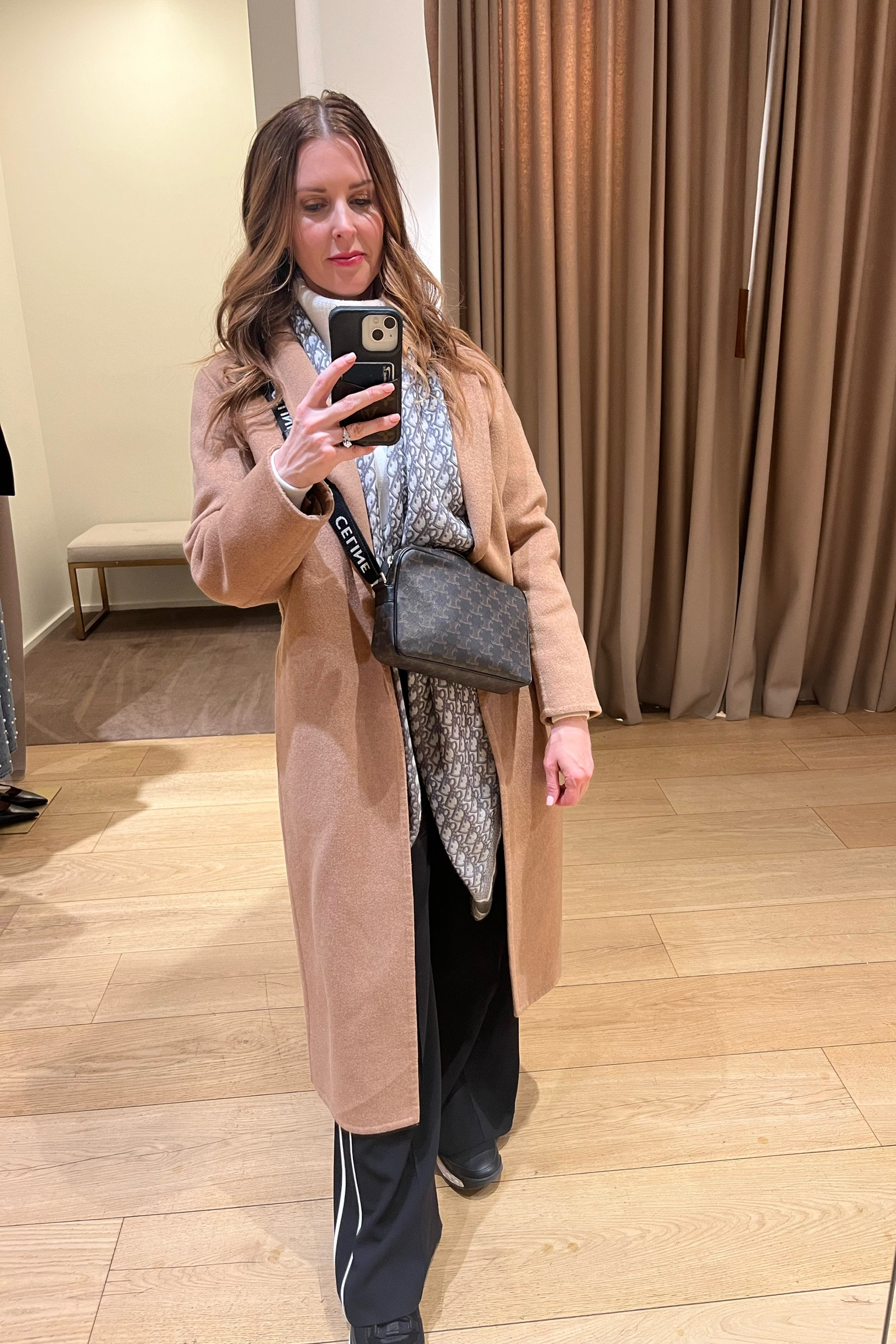 NY outfit 1🗽
•Vince coat
•Alice and Olivia trousers 
•Alice and Olivia top 
•Celine purse 
•Dior scarf 