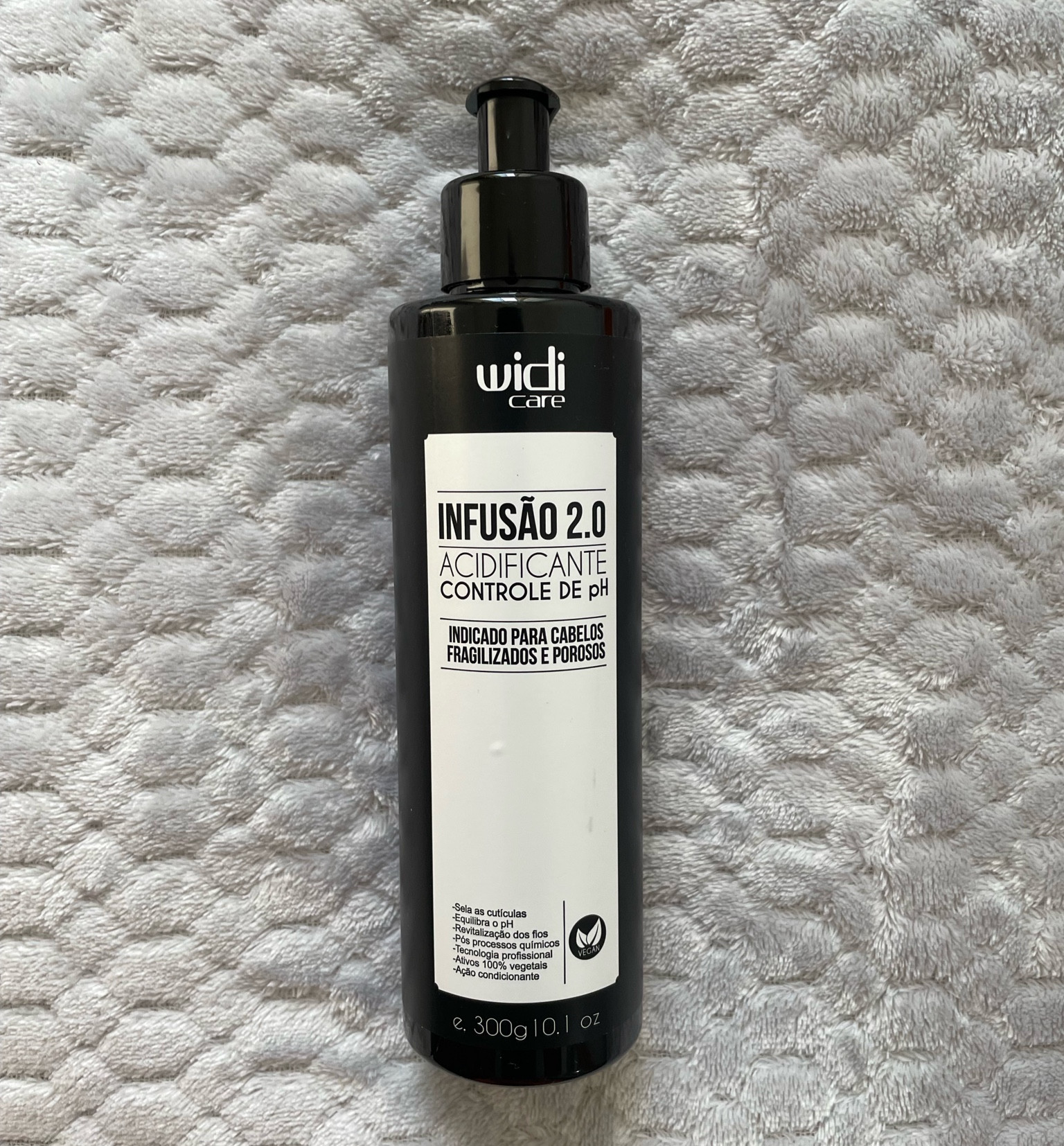 Tratamento acidificante para cabelos danificados e com frizz. Reduz aspecto poroso e promove brilho.

#mesdasmaesltk

#LTKbeauty