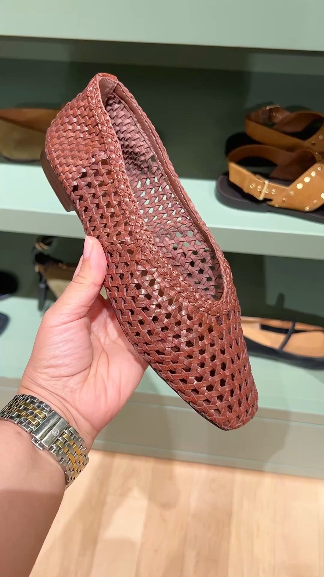 I popped into Madewell over the weekend and they have some really great pieces for fall…and the shoes are so good! Aren’t these handwoven leather ballet flats pretty?! Lots of beautiful bags and clothing too. Great for fall outfits, workwear and everyday casual outfits. Linked some of my favorites below! 

#LTKShoeCrush #LTKxMadewell #LTKWorkwear