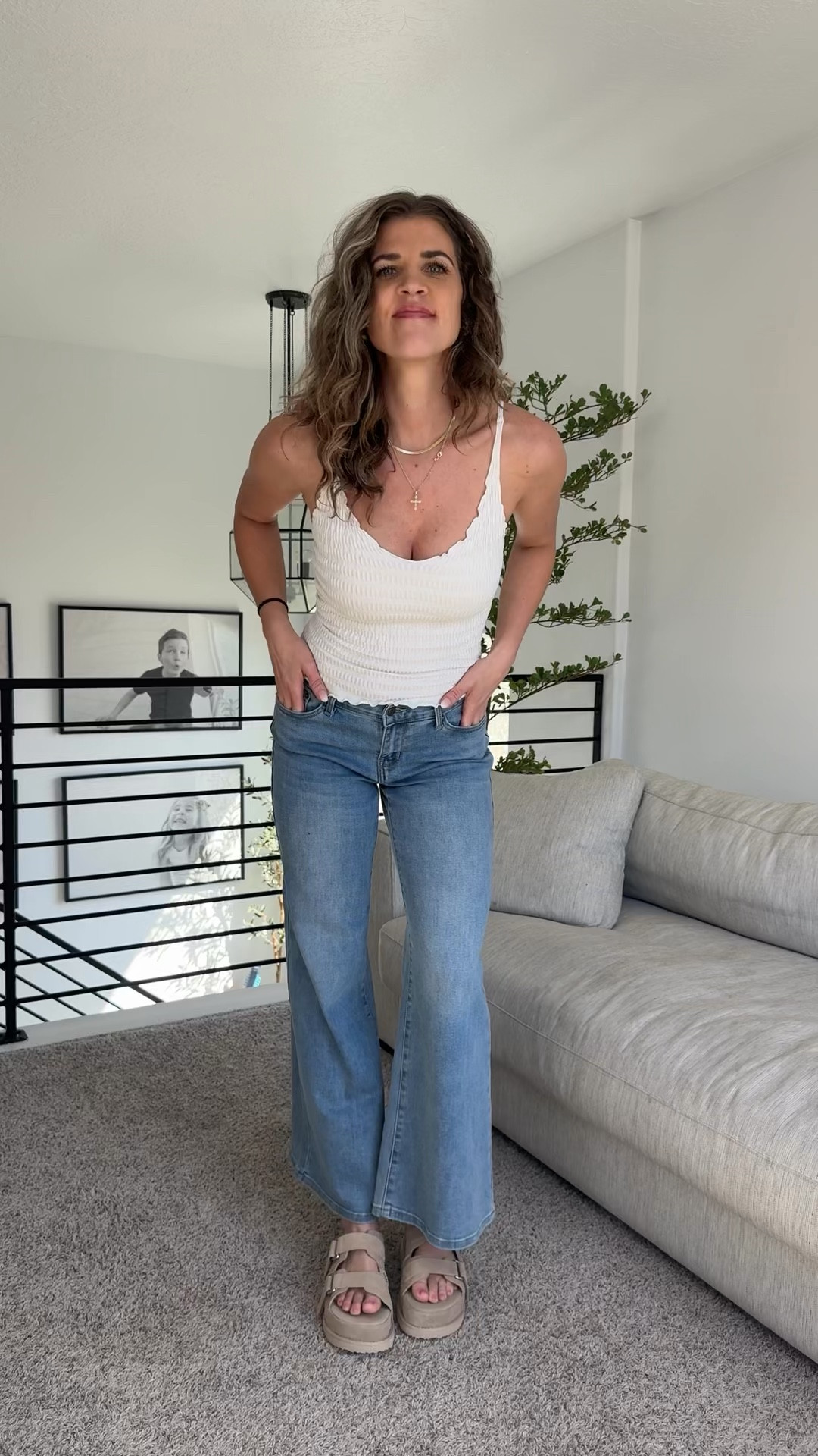 I love how simple this outfit but it’s giving a very neat look and fresh.