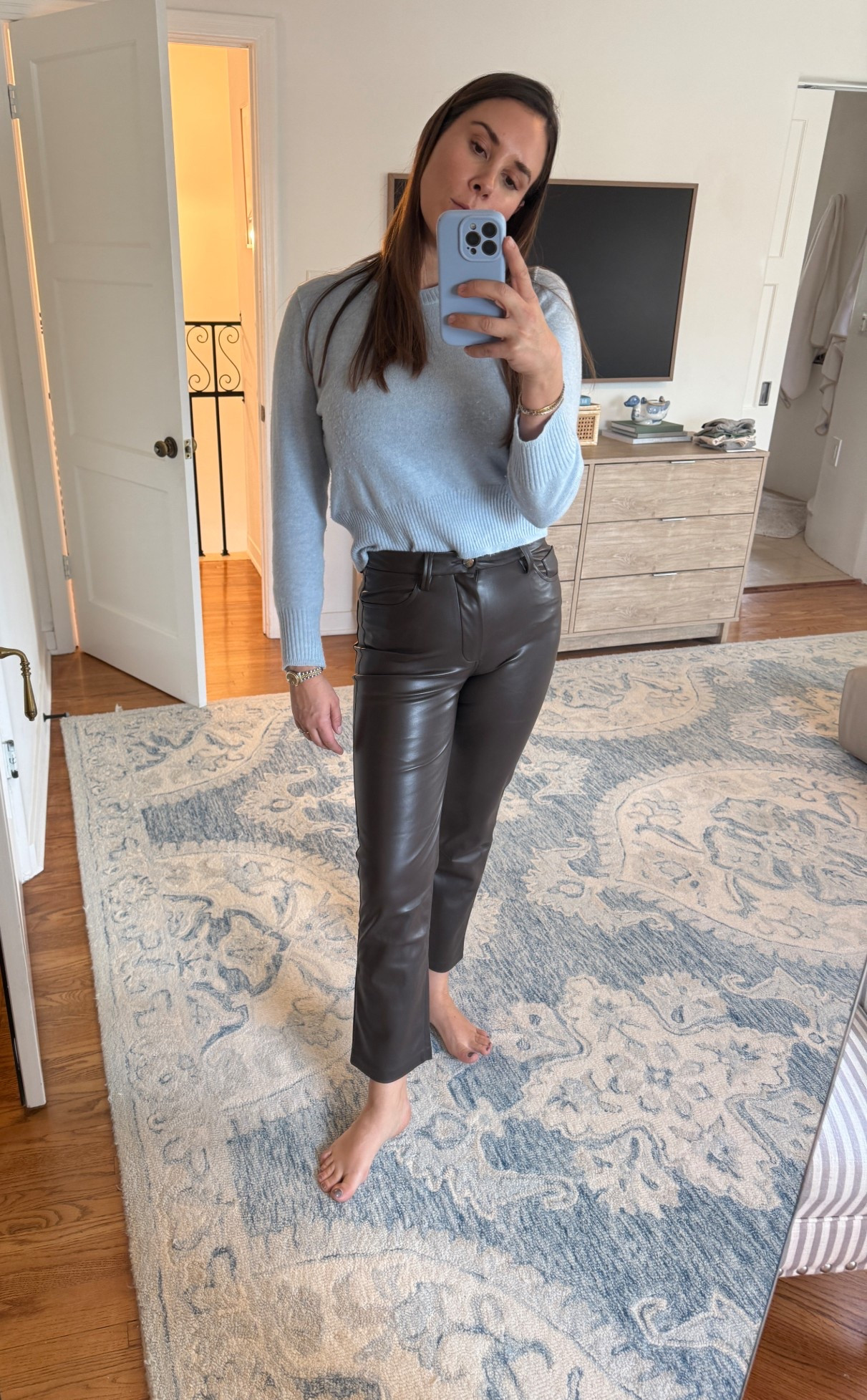 Loving these chocolate brown leather pants 

#LTKootd