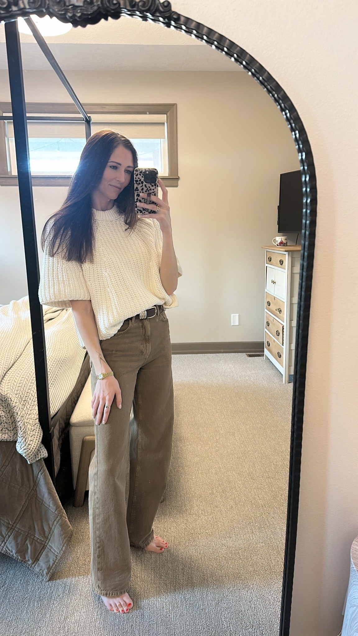 Free people short sleeve sweater
High waisted brown wide leg jeans
Brown belt


#LTKootd