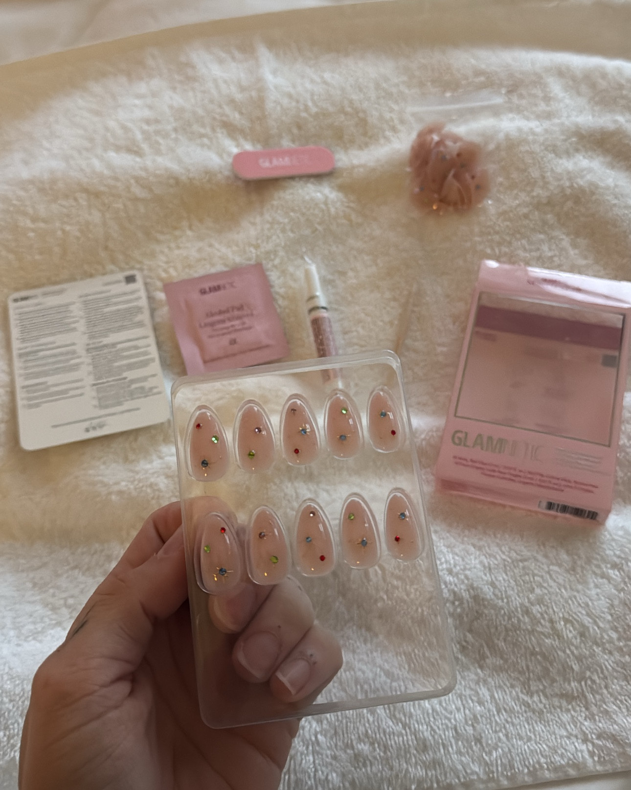 The EASIEST press on nails EVERRRRR 💅🏼 