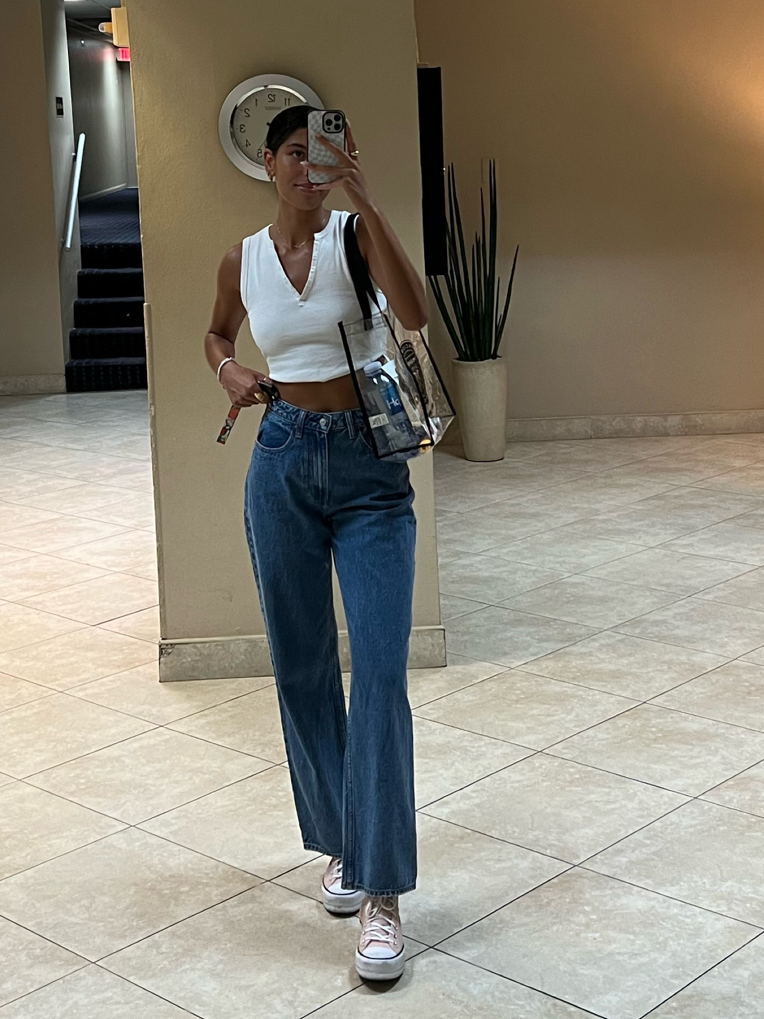 90s vibe for today’s inter Miami game !!

top: @greybandit code: KYRA15
clear bag: @intermiami
dark wash straight leg 90s jeans: abercrombie 
pink converse 