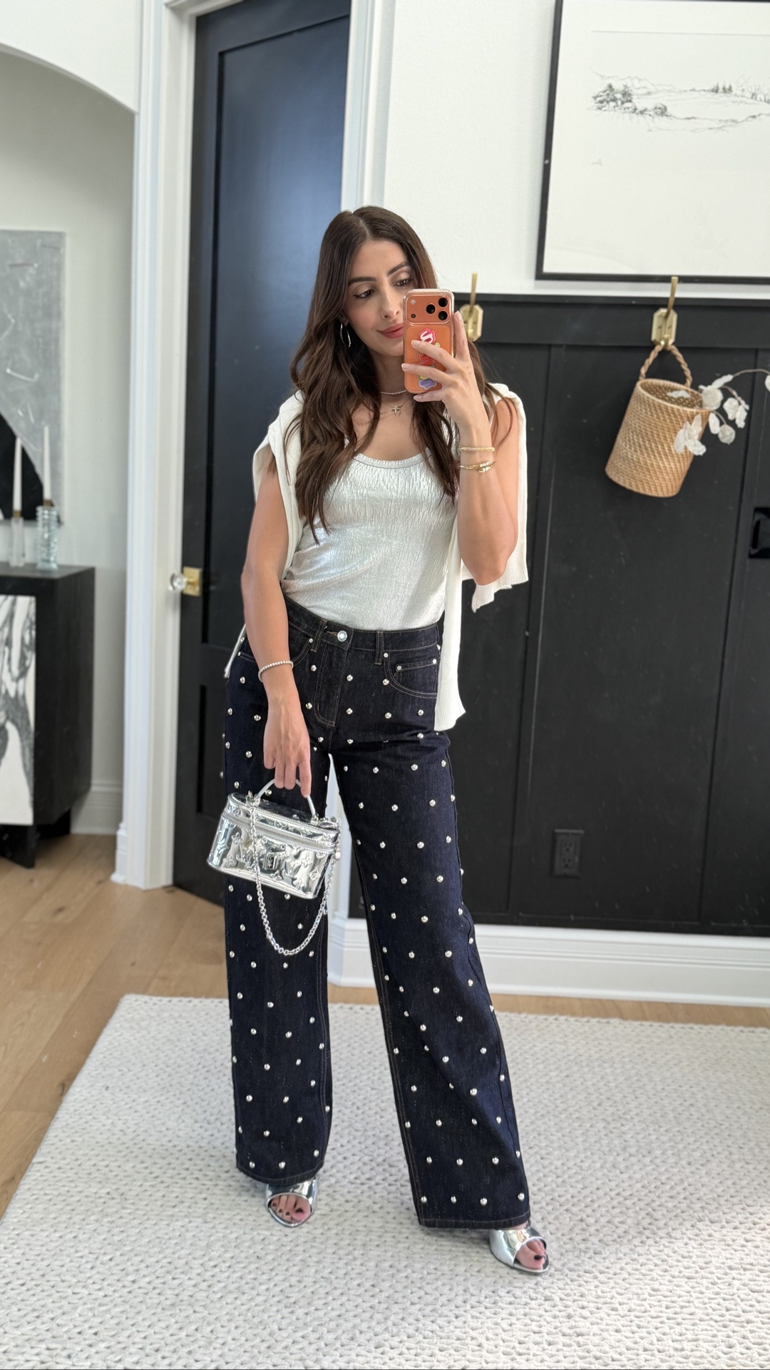 Jeans are back in stock and 25% off!!

Jeans denim sale meshki fashion date night girls night dinner