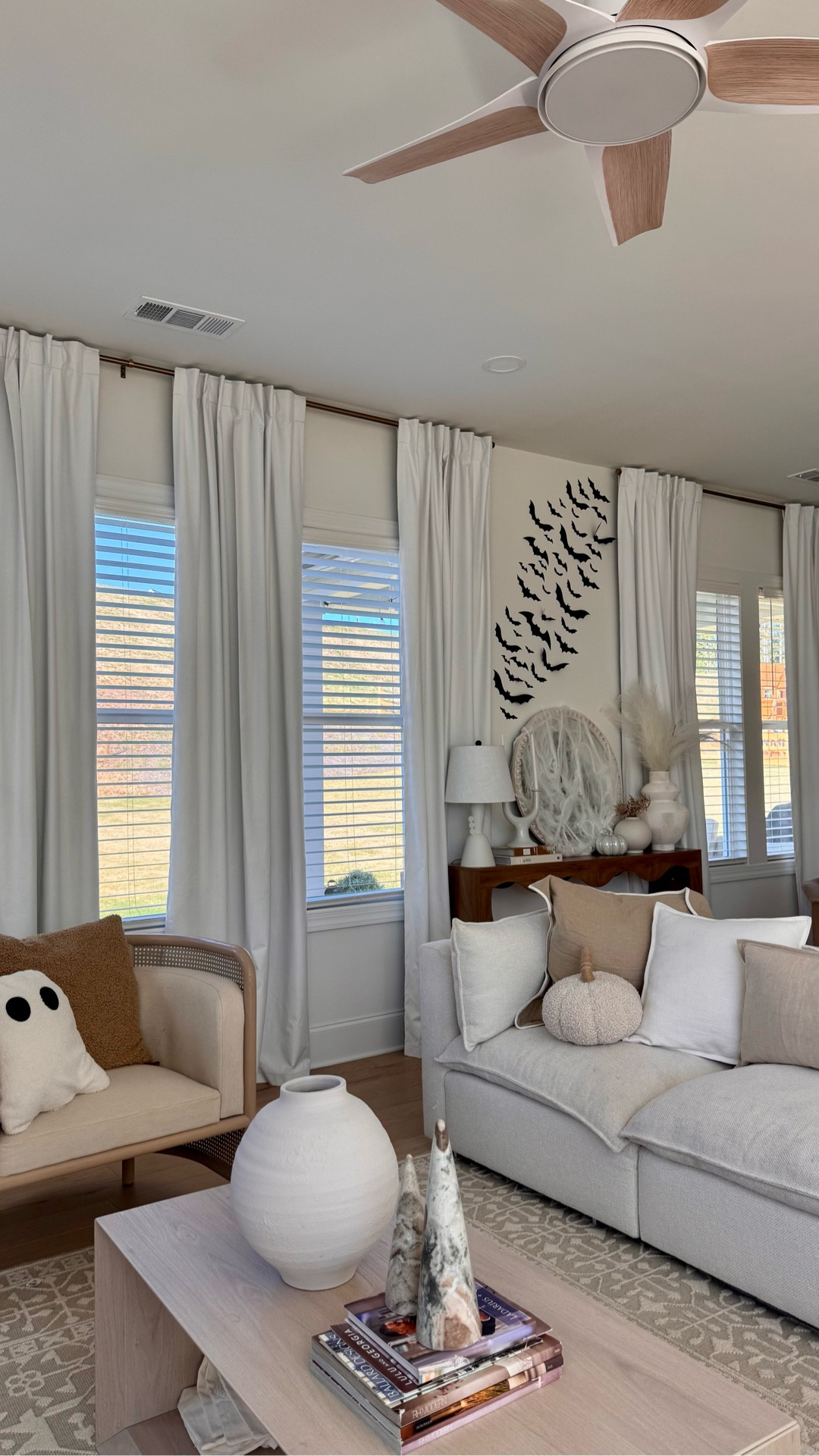 🕸️🕷️Halloween Decor under $20 🕷️🕸️
‌
If you are looking to make a BIG impact in a small space on a budget, stop scrolling and start watching!
‌
I wanted to do some last minute Halloween decor without breaking the bank so I grabbed this spider web and bats and took a blank wall in my house and turn it into a fun and spooky space! 😍
‌
Everything arrives next day! 

#HalloweenDecor #SpiderWeb #Spooky 

#LTKHome #LTKHalloween #LTKFindsUnder50