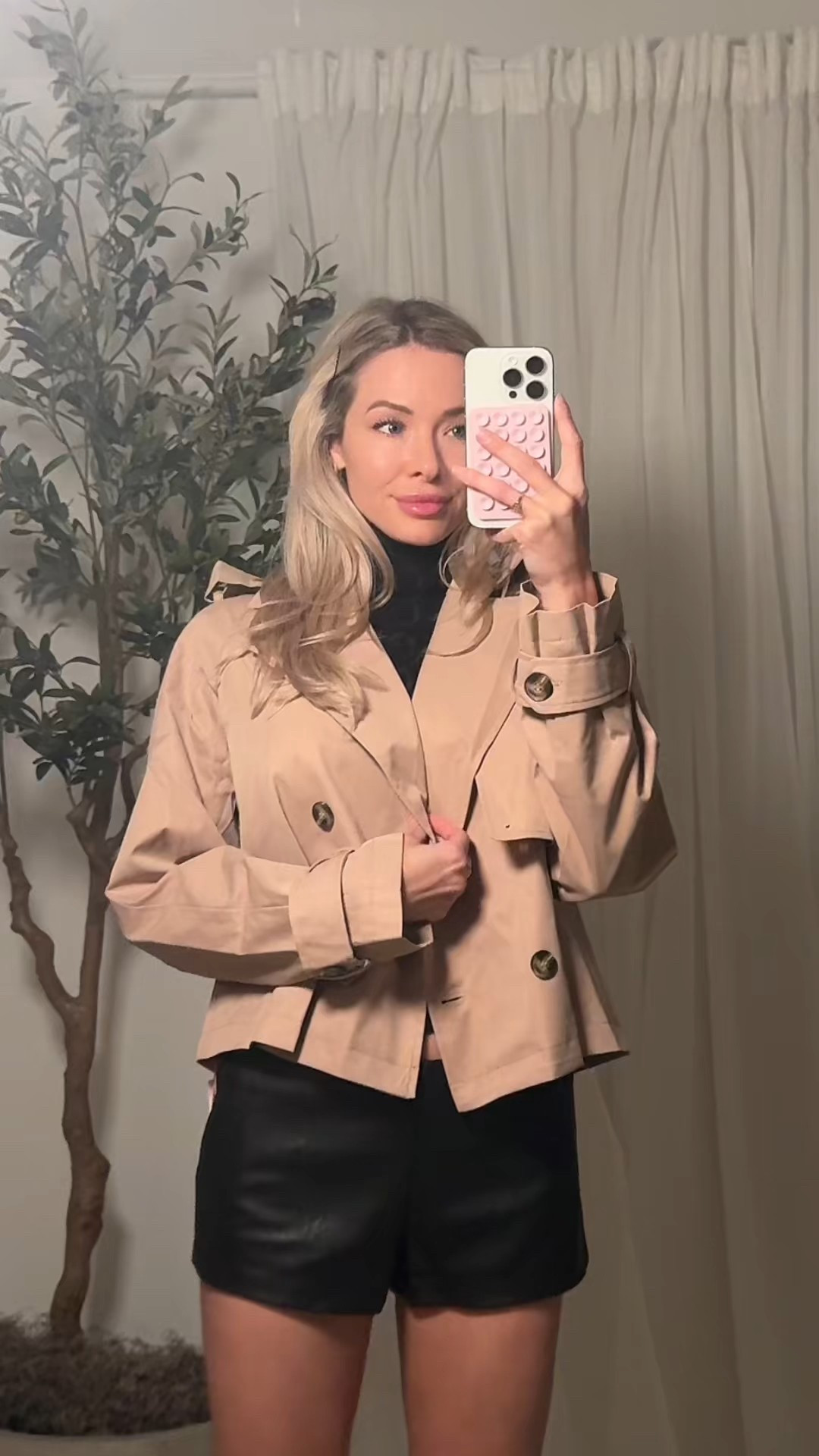  fall layers done right 🖤🍂
This short-sleeve turtleneck sweater from Amazon is only $20 (wearing size XS) — so chic and perfect for layering. These faux-leather micro shorts from Garage (size 0) fit like a glove, and I finished the look with this cropped trench coat from Amazon (only $40!). Effortless city-girl energy that goes from coffee run to rooftop cocktails ☕✨


#falloutfit #nycstyle #amazonfashionfinds #falltrends2025 #leathershorts #croppedtrenchcoat

#LTKFindsUnder50 #LTKSeasonal #LTKFindsUnder100