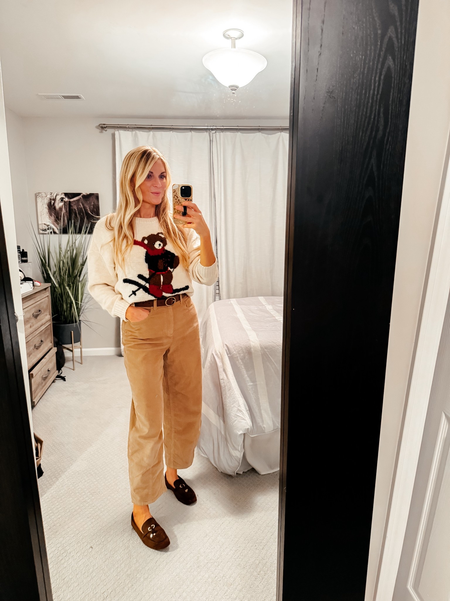 Corduroy barrel jeans?! Say less! 

Loafers corduroy barrel jeans 