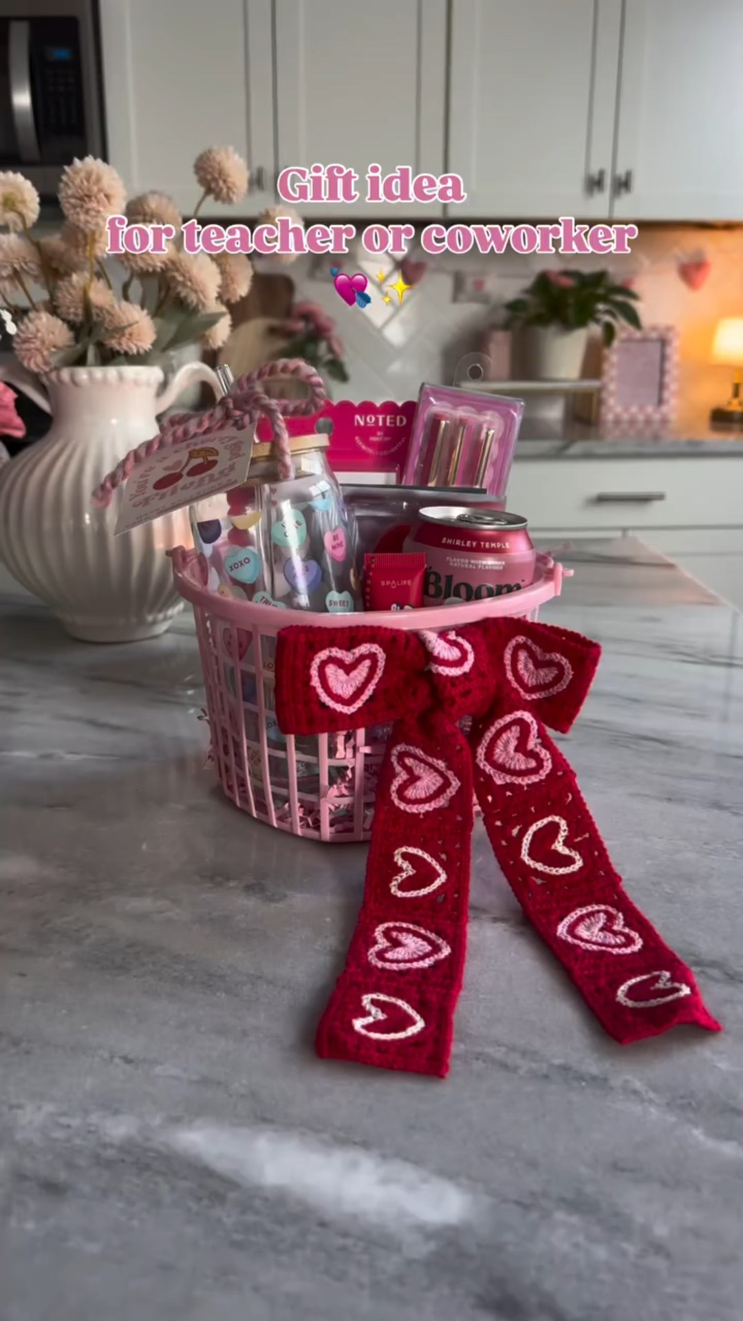 Comment “PINK” and I’ll send you a 🔗❤️

Fun gift idea for a teacher or coworker💕

#giftidea #giftinspo #valentinesday