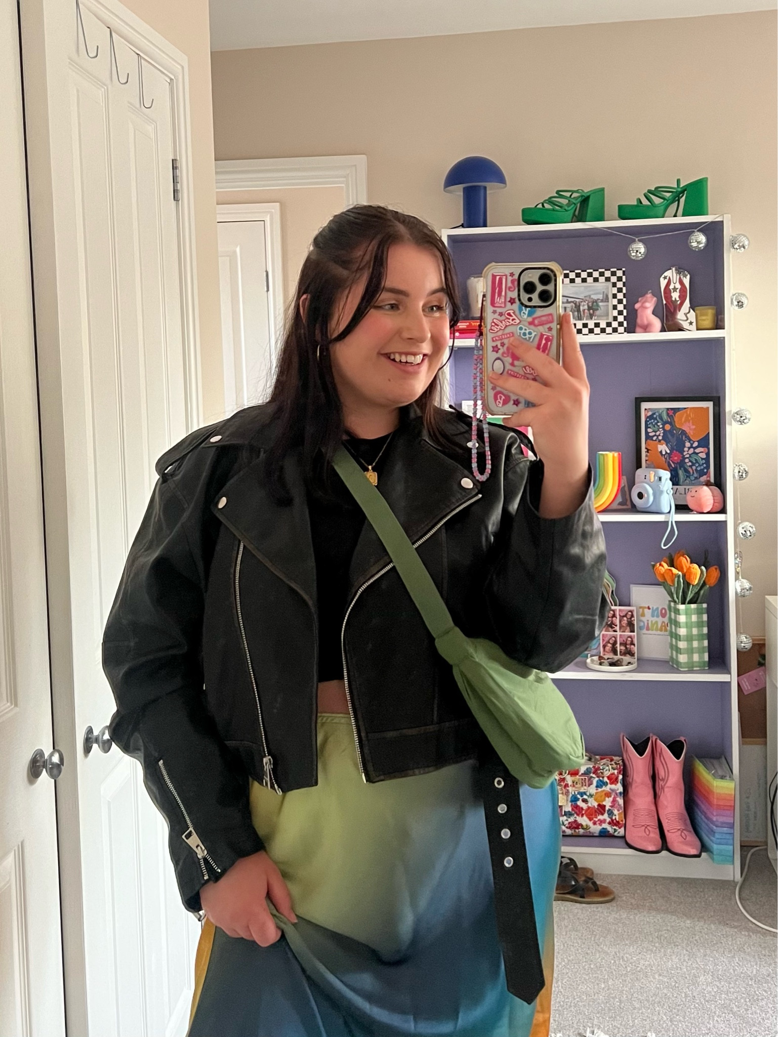 14 AUTUMN OUTFITS ON A SIZE 14-16 | DAY 2/14 🍁☕️✨
@itsabinunn

I wanted to style this cropped faux leather jacket I got recently from @pullandbear because it’s actually the PERFECT fit for me and is going to see me through the colder months (when they eventually decide to come) ☁️🍂

outfit details:
- undies my faves from @primark 
- top old @pullandbear 
- skirt is @topshop via @vinted - I’ve found similar skirts on my LTK page which you can find on my Autumn Outfits highlight!💛
- coat @pullandbear (pr)

#midsizegals #midsizestyle #midsize #midsizefashion #curvyfashion #curvystyle #autumnoutfits #autumnoutfitidea #autumnstyle #pullandbearcommunity #pullandbear #newlookfashion #mynewlook #topshopstyle

#LTKstyletip #LTKunder50 #LTKmidsize