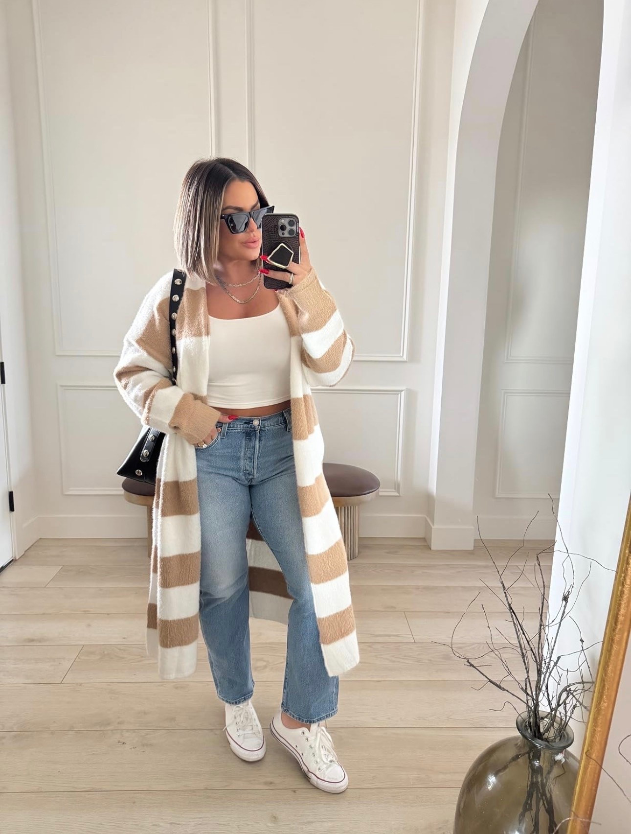 Fall outfit idea 

Sweater size up for oversized fit I’m wearing xxl 
Tank L 
Jeans size up one size I’m doing a 32 ( Levi’s finally came out with 501 curve) if the original 501s never worked for you try these ones. 

Bag sold out sorry no link 

#falloutfits #amazon #levis #midsize #curvy