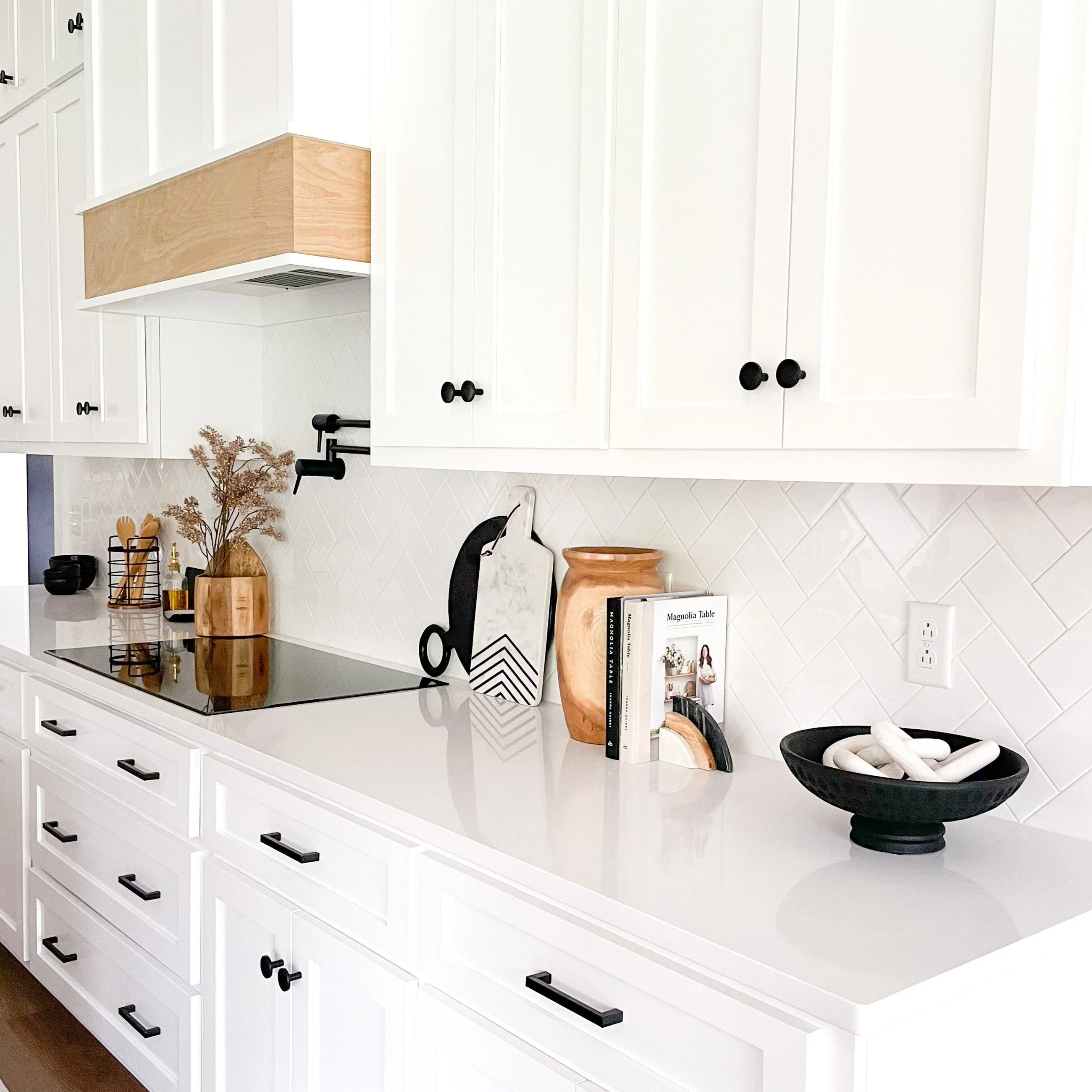 Evette Footed Bowl | Pepper + Vetiver