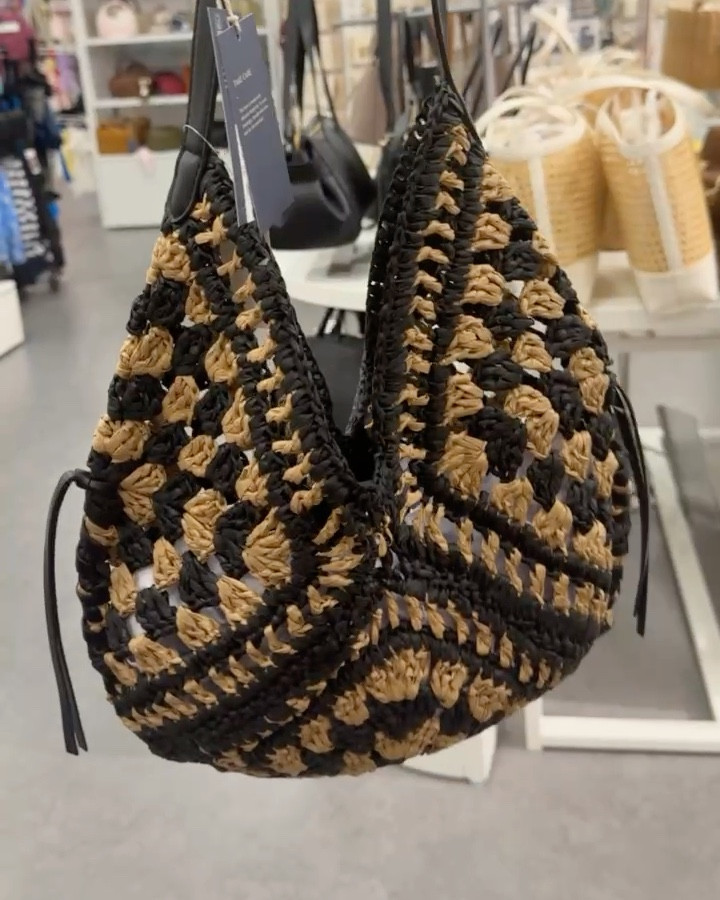 The cutest spring bags at @Target comes in a couple colors and only $30‼️

#LTKMothersDay #LTKOver40