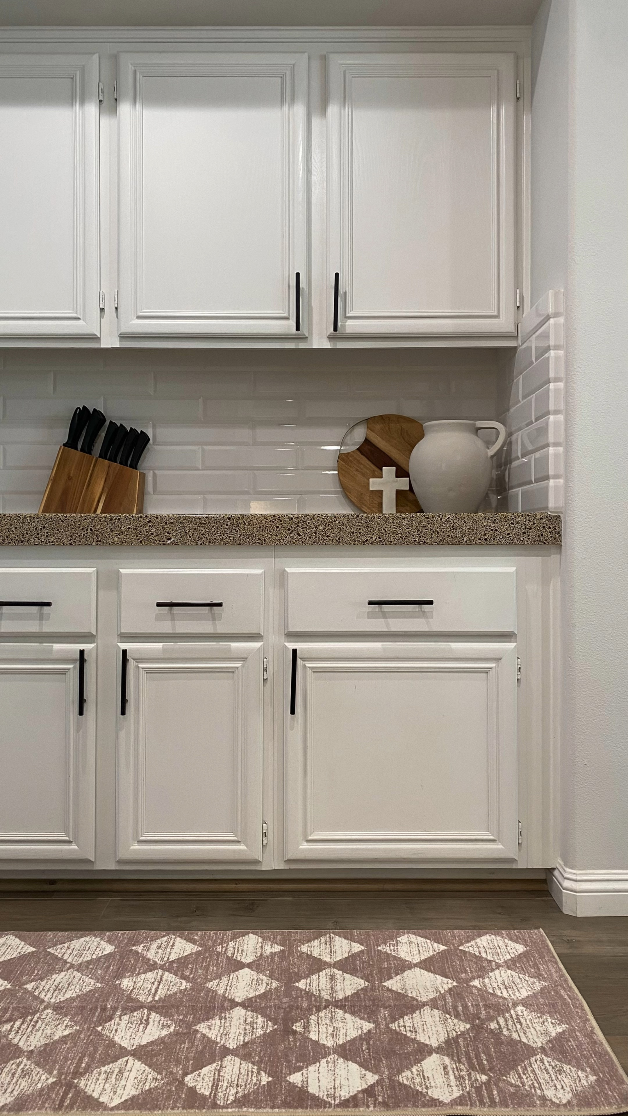 This cute checkered runner @lahomeofficial sent me inspired a whole little kitchen refresh 😍 I love that it’s washable and so soft! Also *loving* that black arched picture frame (on sale now!)

Happy Usher concert day 😝

#amazonhome #targethome #amazonhomedecor #washablerug #runner #kitchendecor

#LTKhome #LTKfindsunder50