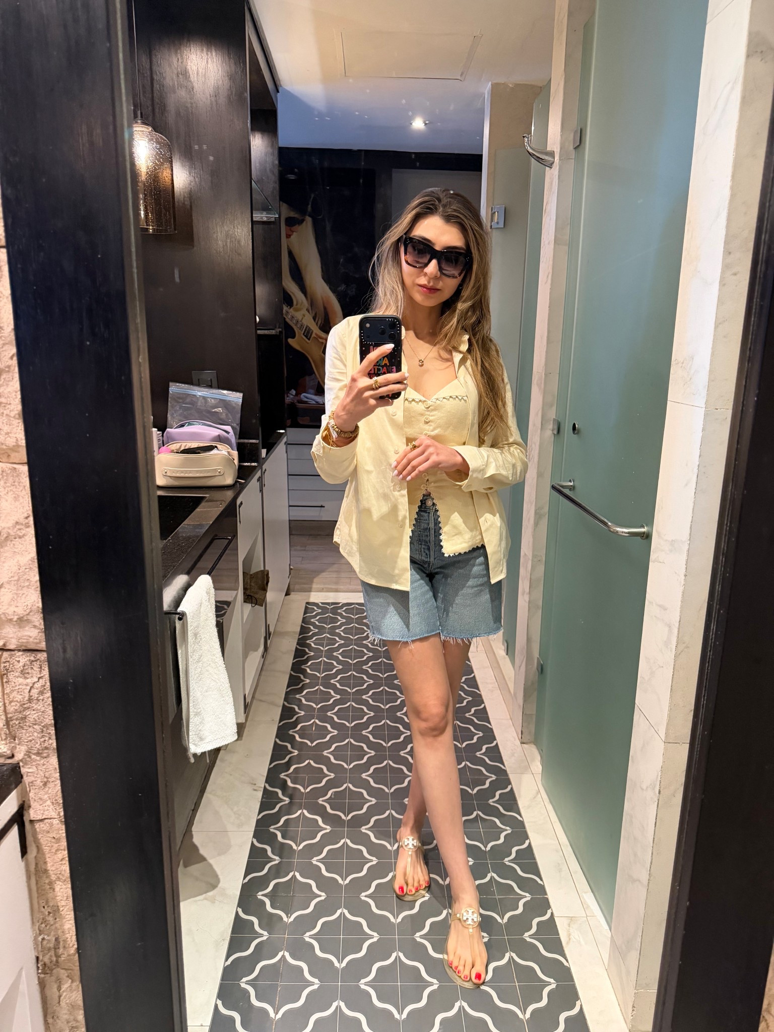 Mexican diaries 🇲🇽 my relaxed morning outfit ✨
I wear jeans in size 25 and this fit great at 25 too. 