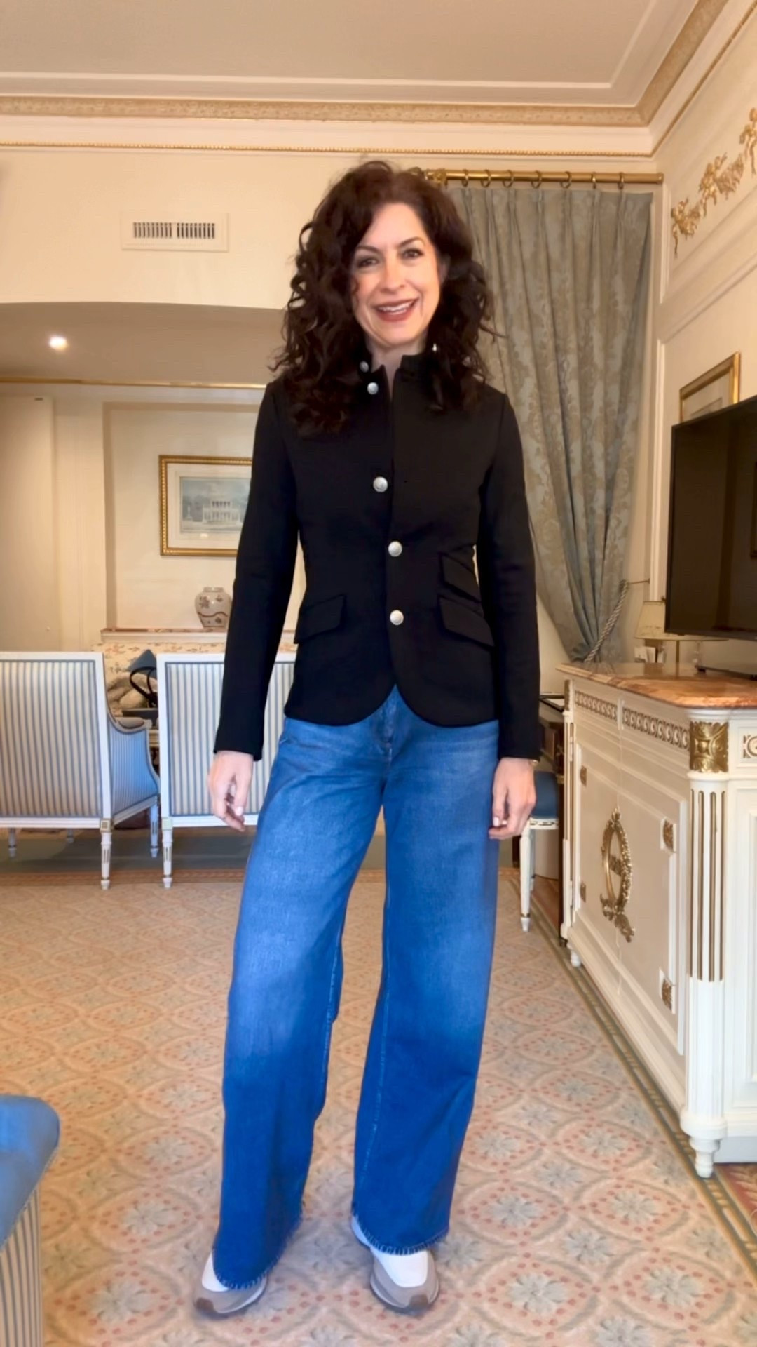 I have finally found a really versatile black blazer that I love.  It’s a bit of an investment piece but the cost per wear makes it worth it.  The ponte fabric is stretchy and gives it a casual vibe.  Plus…Sweatpant jeans!! 