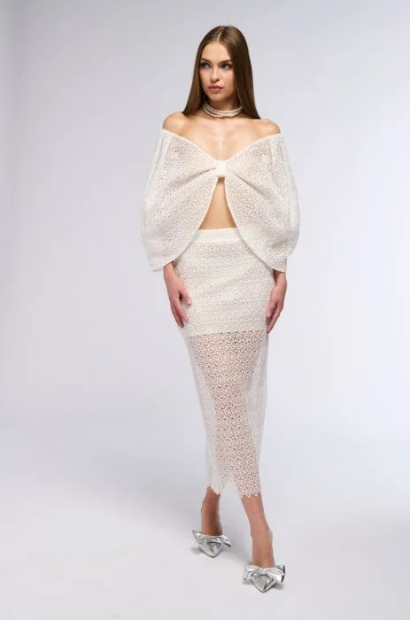 COVER ME IN FLOWERS LACE BOW TOP in white | AKIRA