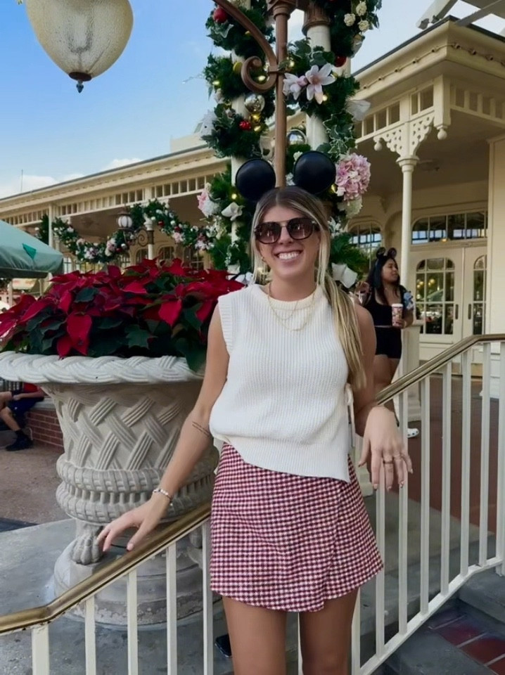 Disney Christmas Outfit 🤍


Holiday Outfit | Magic Kingdom | Tailgate | Disney Outfit

#LTKSeasonal #LTKWatchNow #LTKHoliday