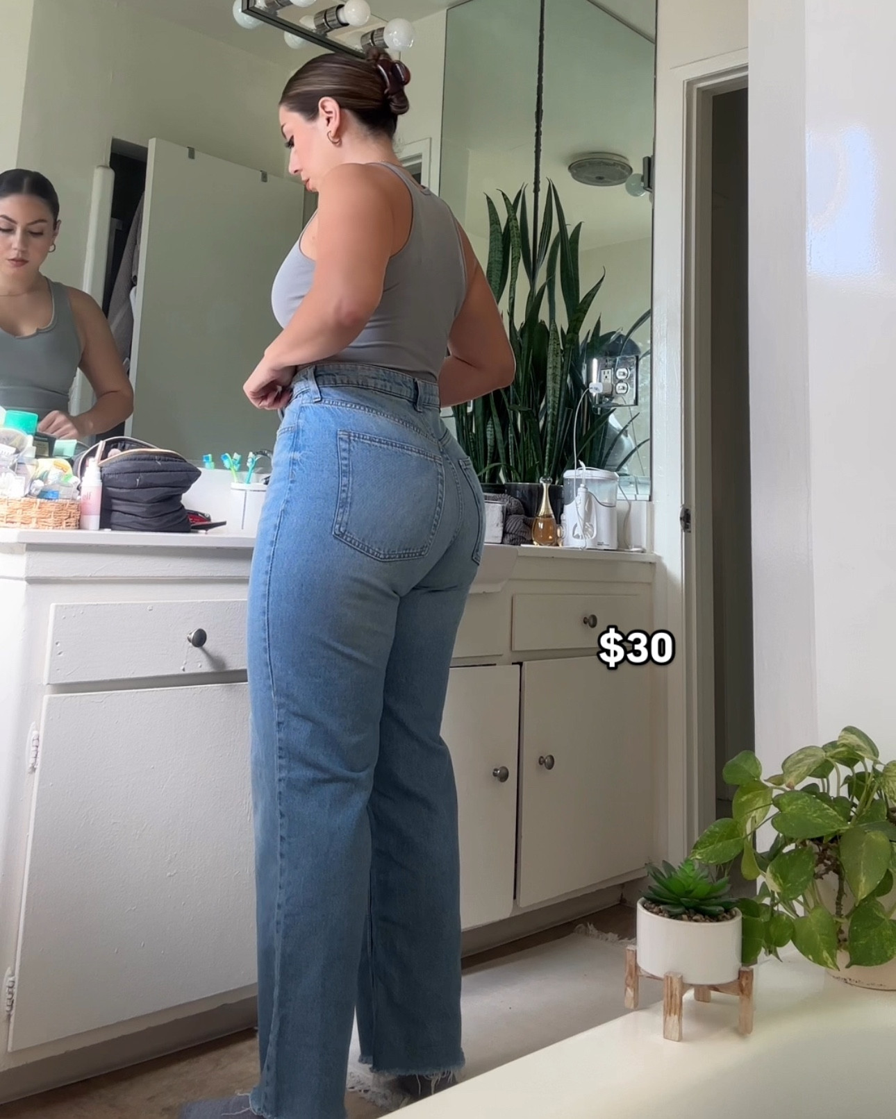 Curvy Style Jeans from H&M for $30 These are fitted in the right areas. 
.
.
.
#hm #jeans #curvyfit #midsize #hmfinds #curvyjeans #ootd #midsizestyle #latina #midsizefashion #midsizeoutfits 

#LTKFindsUnder100 #LTKMidsize #LTKStyleTip