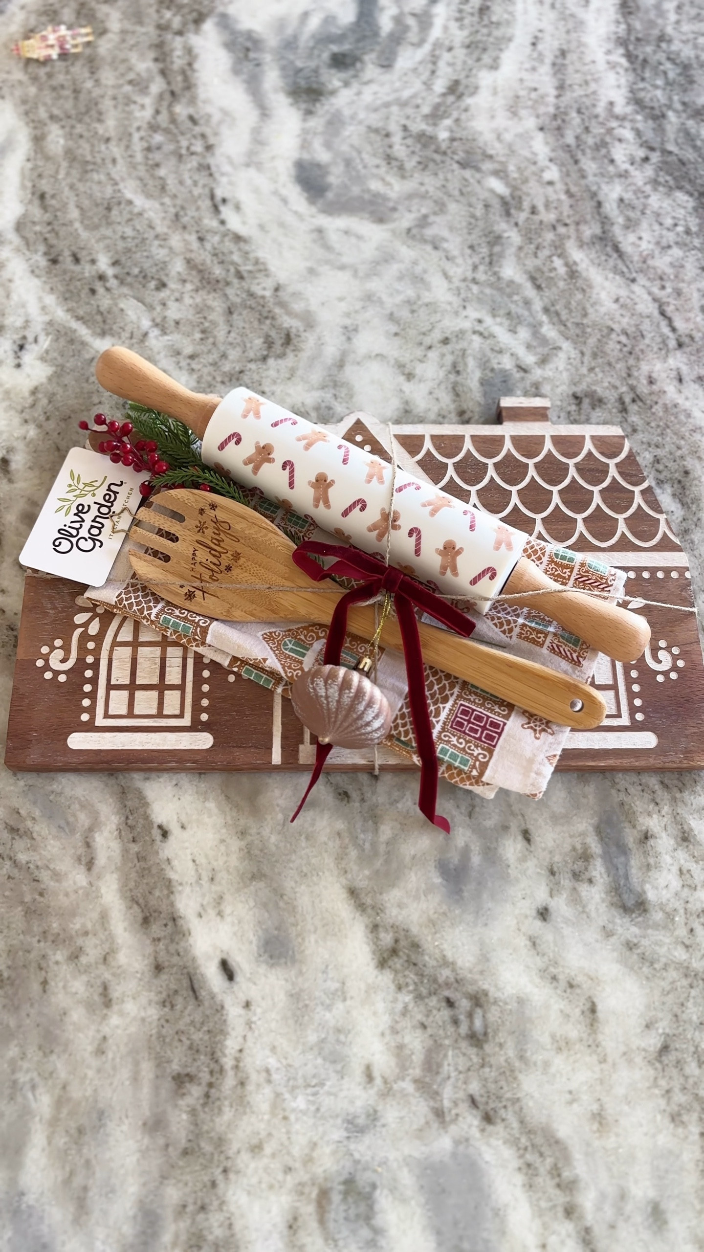Holiday Hostess Gift idea ✨
This elevated gingerbread house cutting board gift is such a charming, budget friendly idea!
If you need something simple, affordable, & guaranteed to impress this one is a winner. 🎄🎁

Comment “Shop” to get the links sent straight to your inbox 🫶🏻












.
.
.
.
.
#christmasgift #holidaygiftideas #holidayhostessgift #hostessgiftidea #holidayseason #christmasgiftideas 

#LTKGiftGuide #LTKSeasonal #LTKHoliday