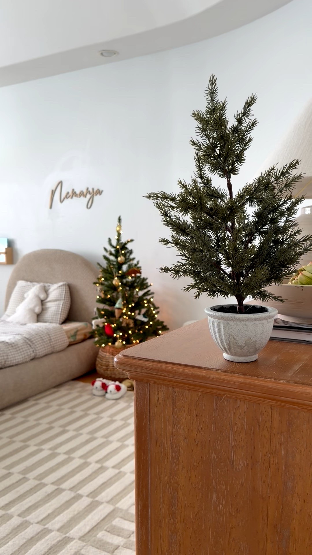 My four year old’s bedroom decorated for the holidays! 



#LTKKids #LTKHome #LTKHoliday