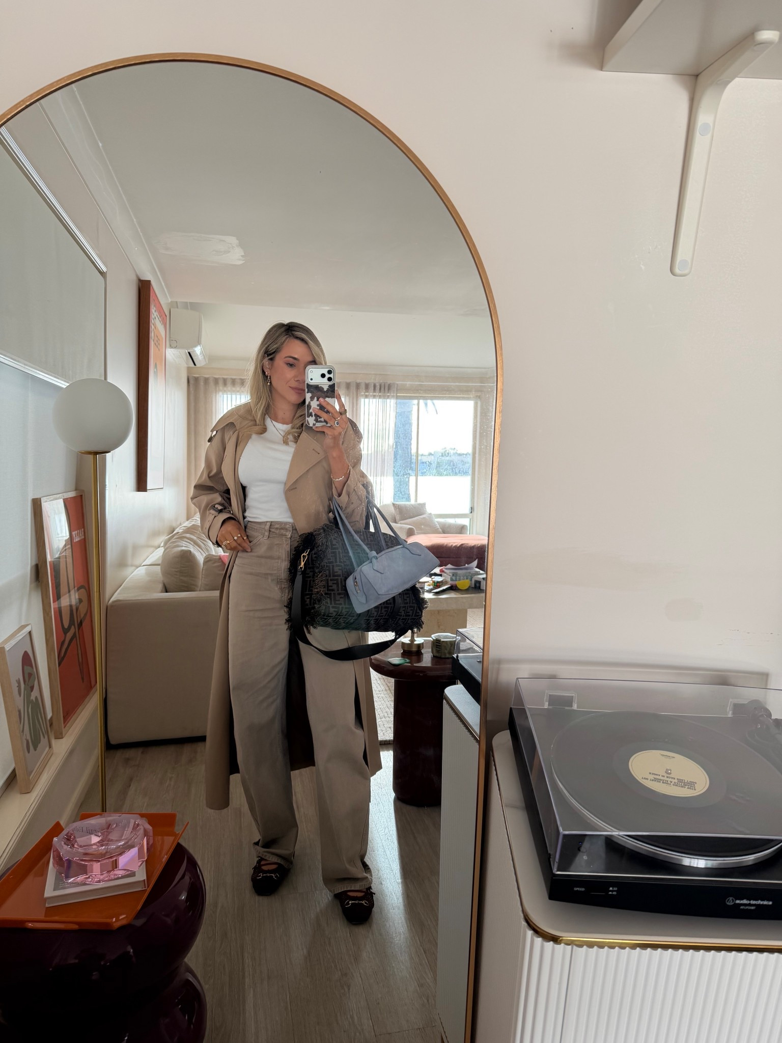 Airport outfit bound for Melb

Camilla & Marc trench coat size S/M
Henne jeans size 27
Uniqlo mini t-shirt size M
Gucci ballet flats size 41
Fendi summer bag
Alaia bag

#LTKaustralia #LTKautumn #LTKstyletip
