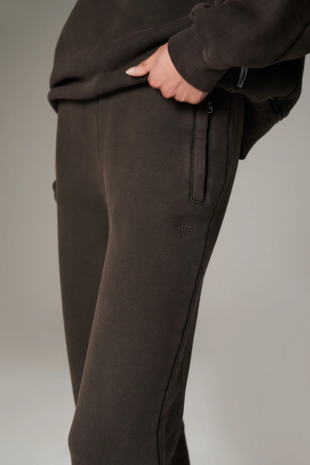 LAUNDERED CLASSICS STRAIGHT LEG JOGGERS - WASHED BROWN | The Couture Club