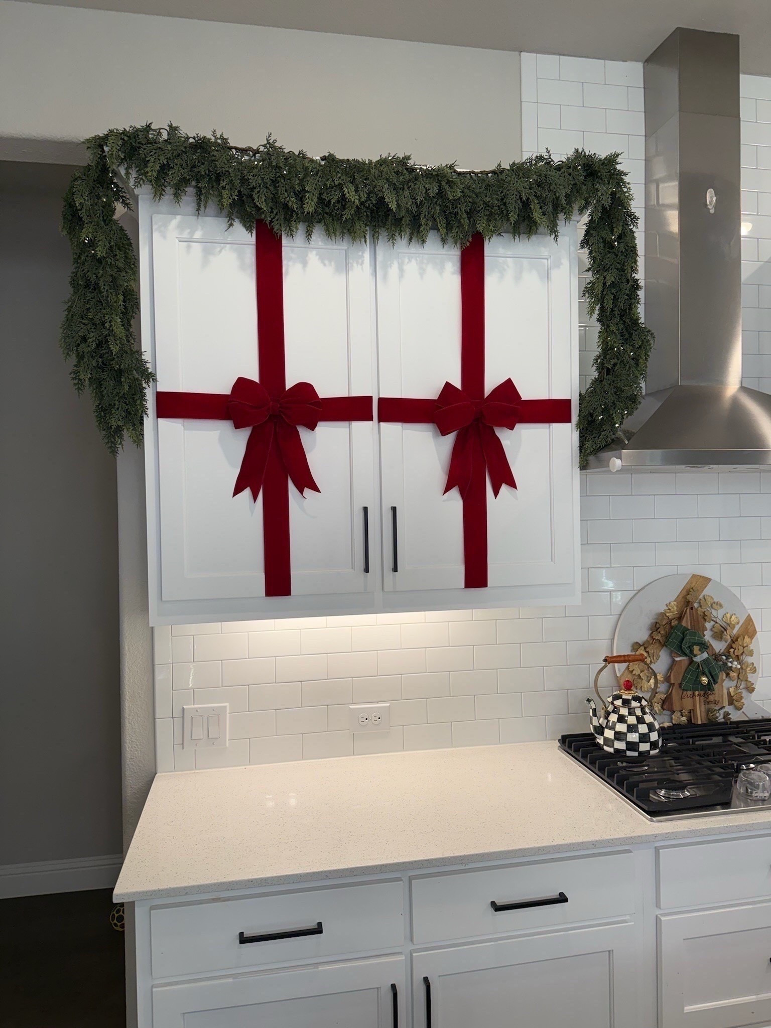 Get your Christmas decor before it’s too late!!

Kitchen decor, Christmas decor, indoor Xmas decor, Xmas finds, cabinet ribbons, Mallory Lee Richardson

#LTKHome #LTKHoliday #LTKSeasonal