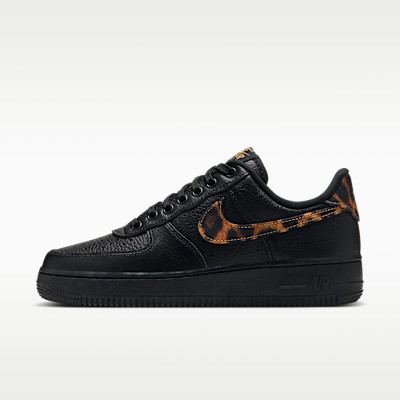 Nike Women's Air Force 1 '07 SE Shoes in White | HQ3499-100 | Nike (US)