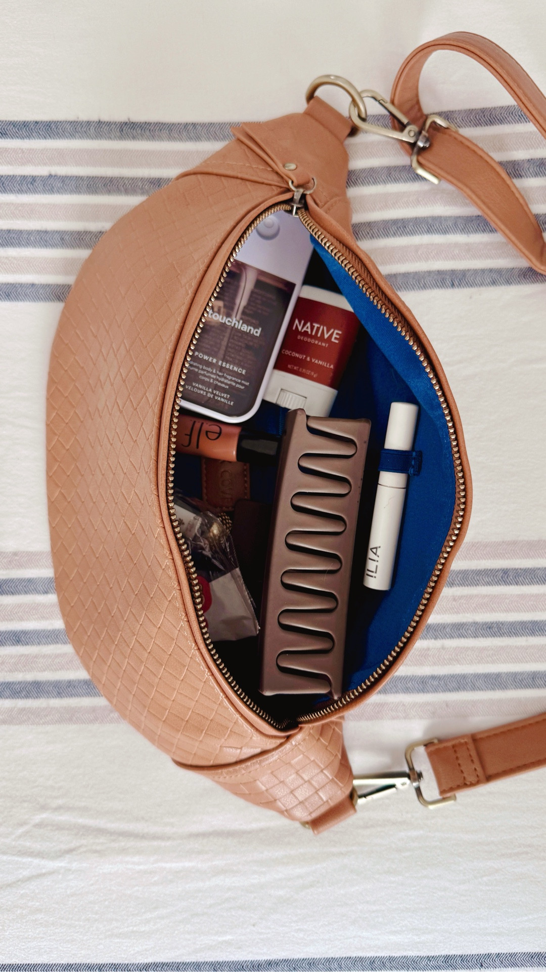 Everyday crossbody with thoughtful details 🤍
Easy hands-free wear, a back zipper pocket for quick phone access, plus a key leash and lip gloss loop that make life easier.





#LTKTravel #LTKmomlife #LTKgrwm