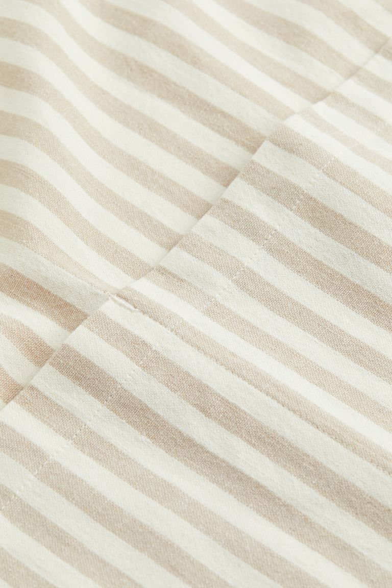 Striped apron in woven cotton fabric with linen content. Neck strap, ties at waist, and a large, ... | H&M (US + CA)