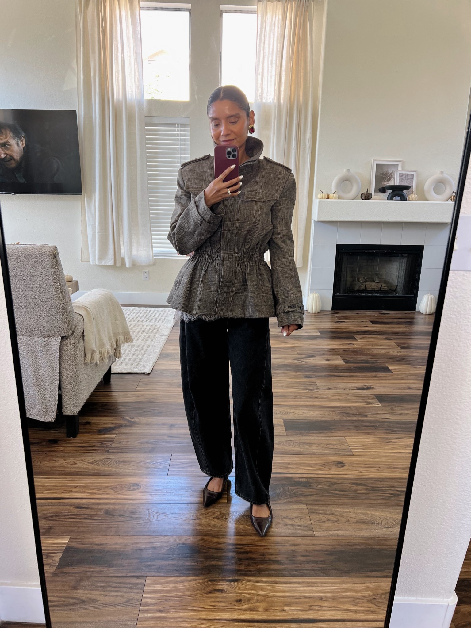 Today look is from Zara! Xs jacket 
Barrel jeans Abercrombie from last year size: 24

Tank small Zara
Shoes are old but comfortable 