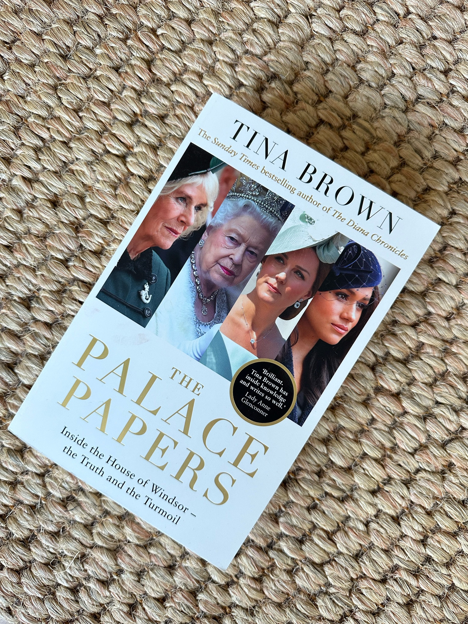 ROZ’S BOOKCLUB 📖: Worth reading if you’re a royalist but wasn’t riveting. 

#LTKaustralia