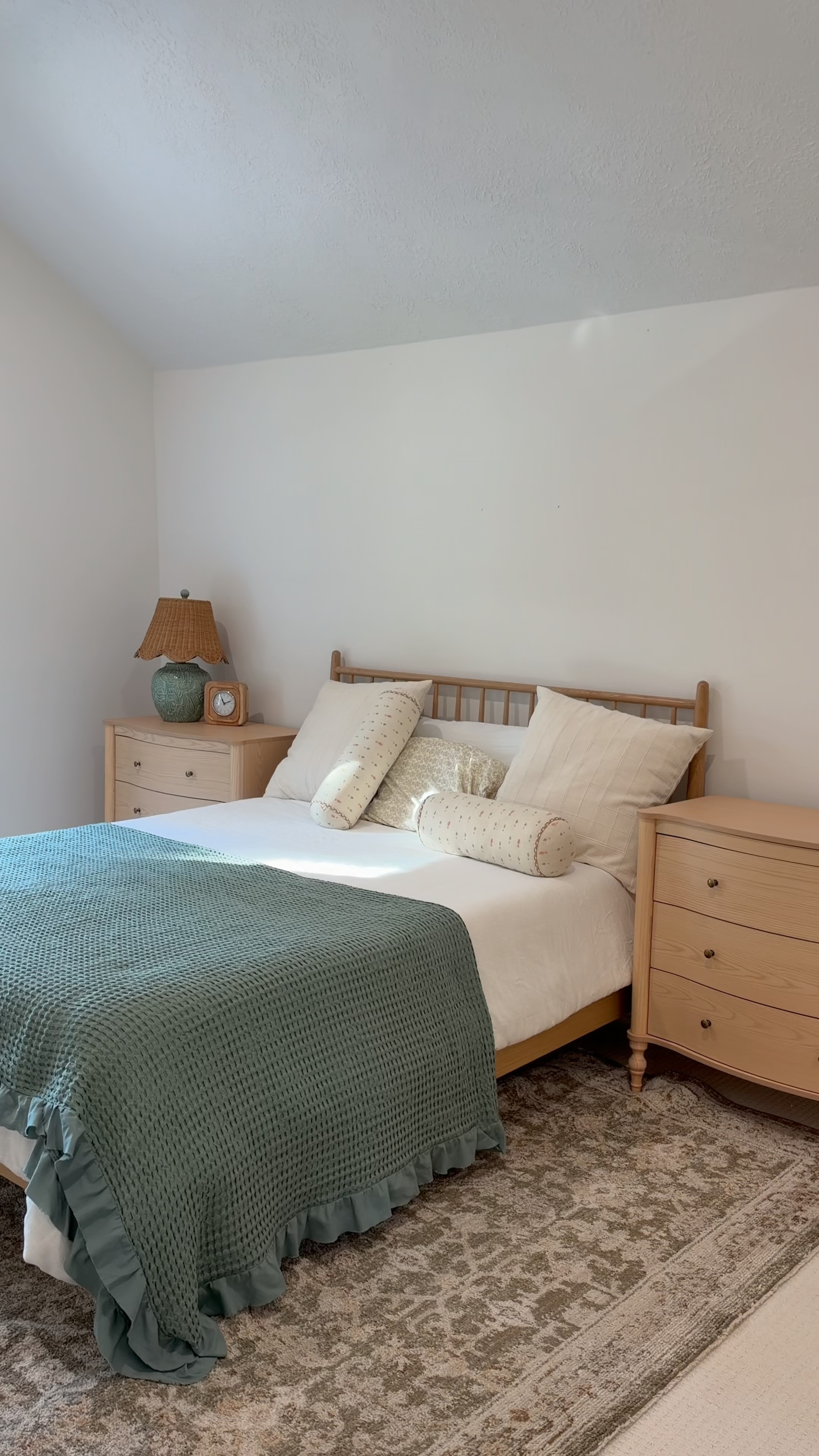 #ad Our guest room has been slowly getting a little love, and with family coming to stay next month, I figured it was time to make it extra cozy! 🤎

One thing about this room… there’s NO closet! So I added a little hanging rack, and it’s such a good solution for guest rooms. A place for guests to hang their clothes without needing an actual closet 🙌🏼

A few thoughtful touches and some @wayfair finds are making this room feel so much more inviting.

Say SHOP for all the cozy finds!

@wayfair #wayfair #wayfairpartner