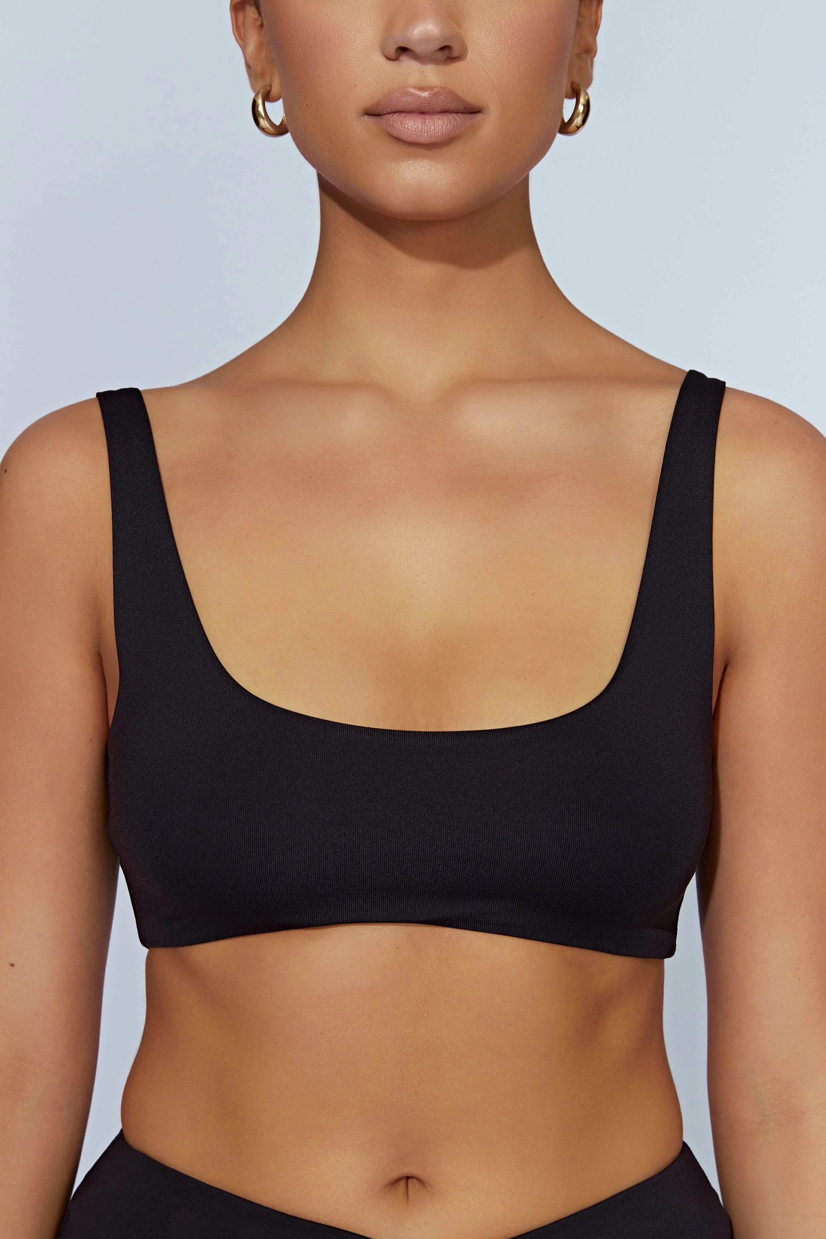 Jemma Scoop Neck Super Crop Top - Black | MESHKI US