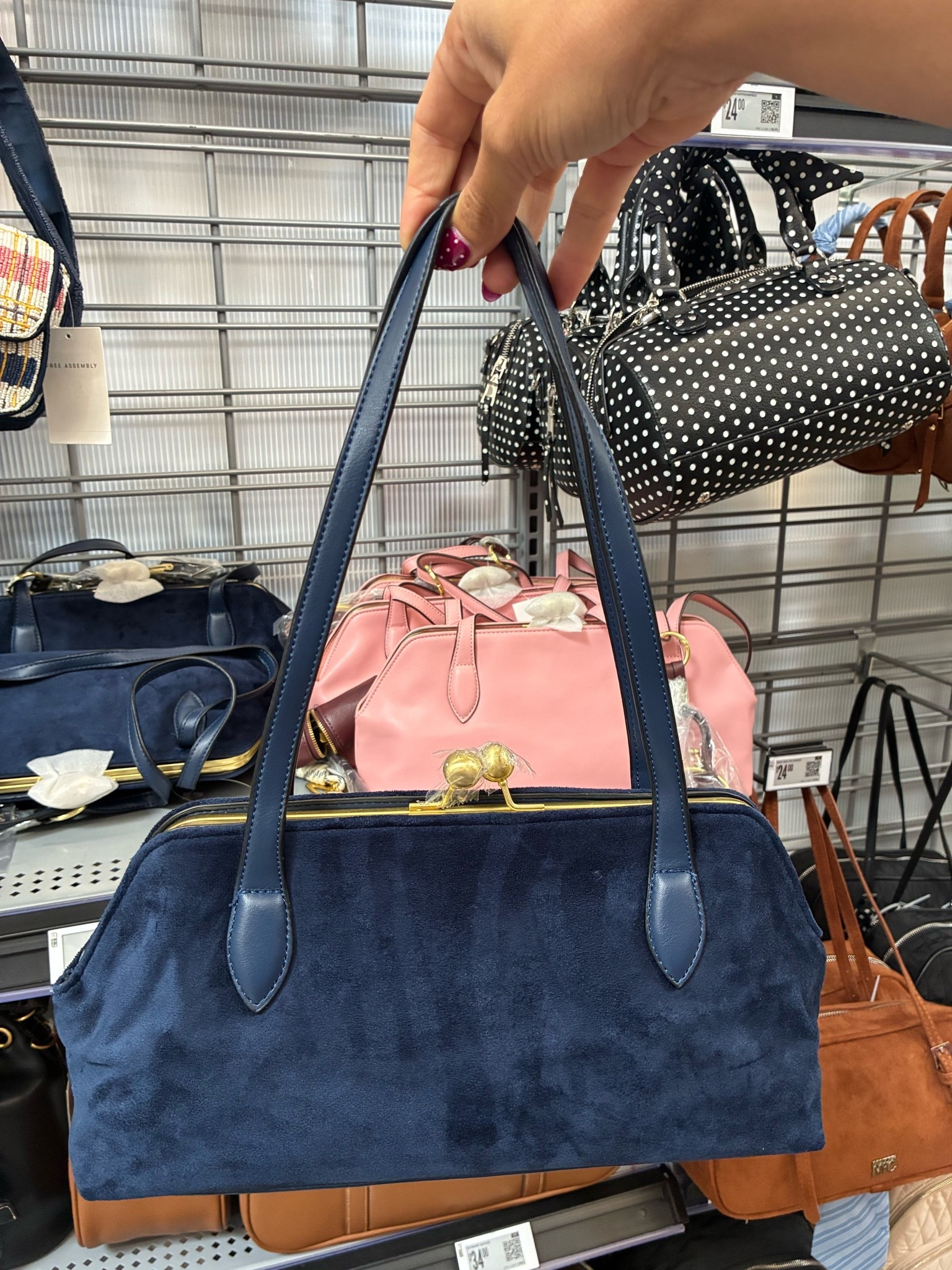 This velvet purse is so classy! Comes with a cute coin purse too!

#LTKdayinmylife #LTKSeasonal