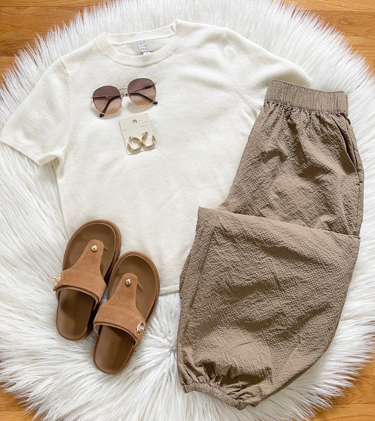 Here’s a fun look for you tonight! Loving these new pants!

#LTKootd