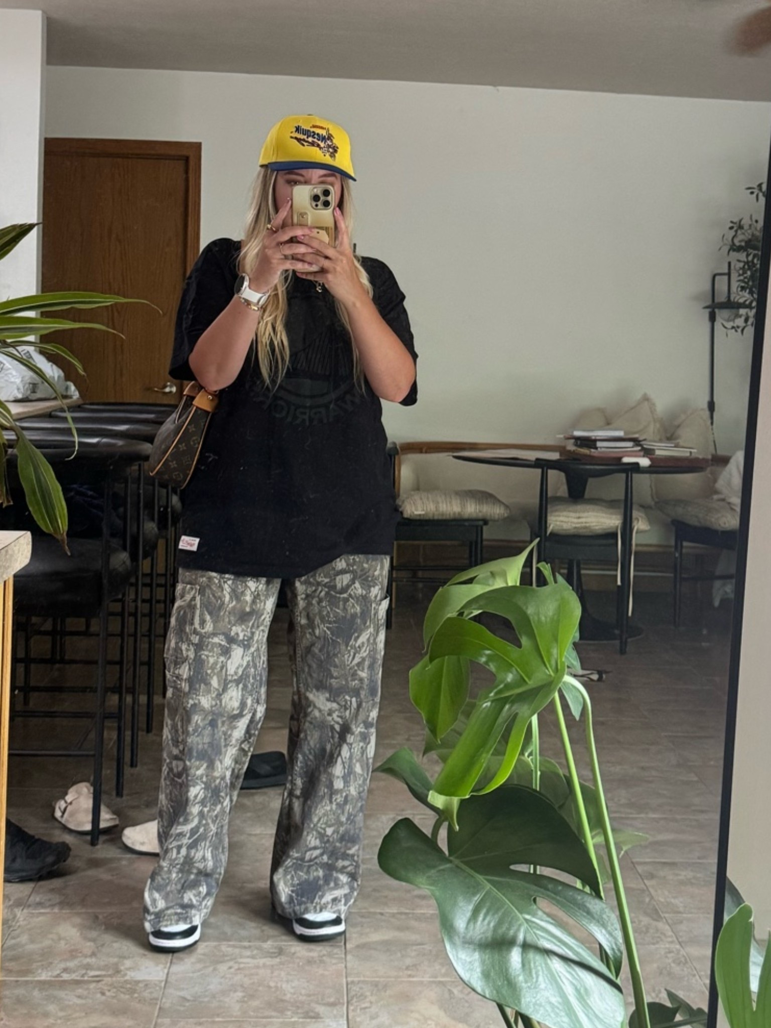 Casual street style - camo pants

#LTKootd #LTKmomlife #LTKMidsize