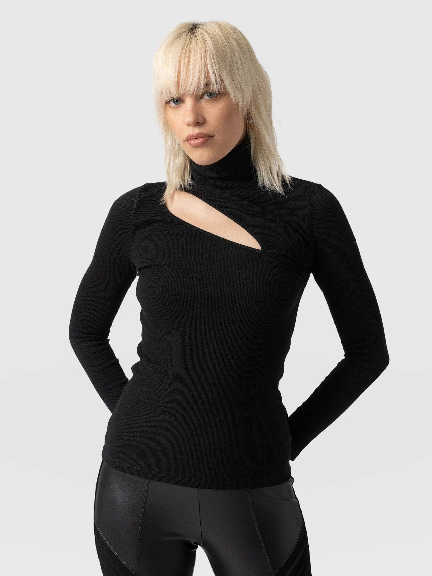 Reveal Turtle Neck - Black | Saint + Sofia