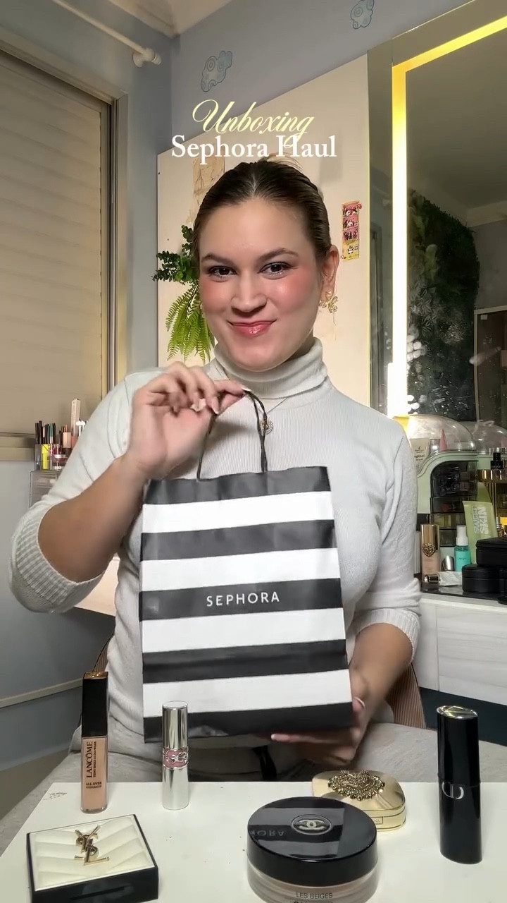 Qual foi seu item favorito? 👀 @sephorabrasil 

- Contorno Soft Pinch @rarebeauty 
- Pó bronzeador Terracota @guerlain 
- Dewy Flush @glowrecipe 
- Hoola Wave Bronzing Balm @benefitbrasil 
- Lip Oil Kiss Kiss Bee @guerlain 
- Watermelon Glow Moisturizer @glowrecipe 

#comprinhas #sephorahaul #sephora #makesdeluxo