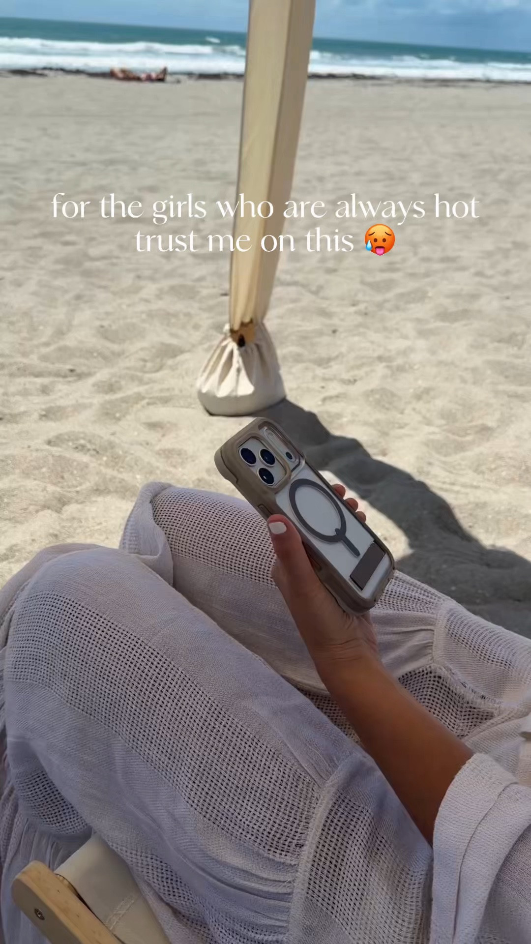 My new favorite obsession under $20. comment STAY COOL and i’ll send you the link 🤍

for the girls who are always hot, this is about to be your new favorite amazon find 🥵☀️

it clips to your phone, works as a stand, and even has an ice-cooling feature. whether you’re at disney, the beach, a ball game, or just running errands in florida heat, this little thing is a lifesaver.

#amazonfinds #summermusthaves #travelessentials #amazonfavorites
