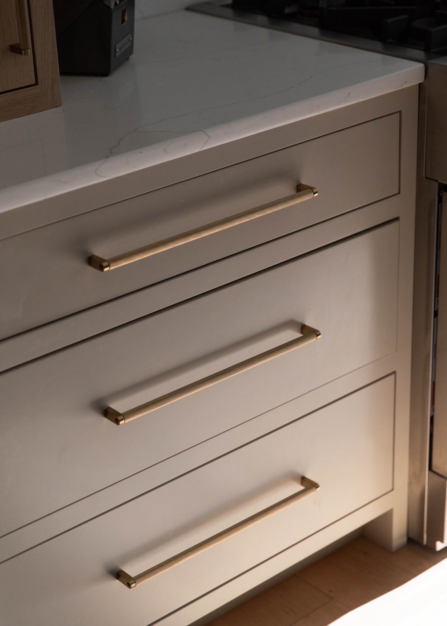 #ad #WayfairPartner @wayfair

Small kitchen upgrades with major payoff from #Wayfair 
.
If you’re wanting to refresh your kitchen or doing a renovation, these are three things I always recommend.
.
Add a tile backsplash — it completely transforms the space.
.
Swap out your lighting. I’m obsessed with these pendants and they add so much.
.
And update your kitchen hardware. I love our knurled hardware and the different variations.

#LTKSaleAlert #LTKHome #LTKSpringSale