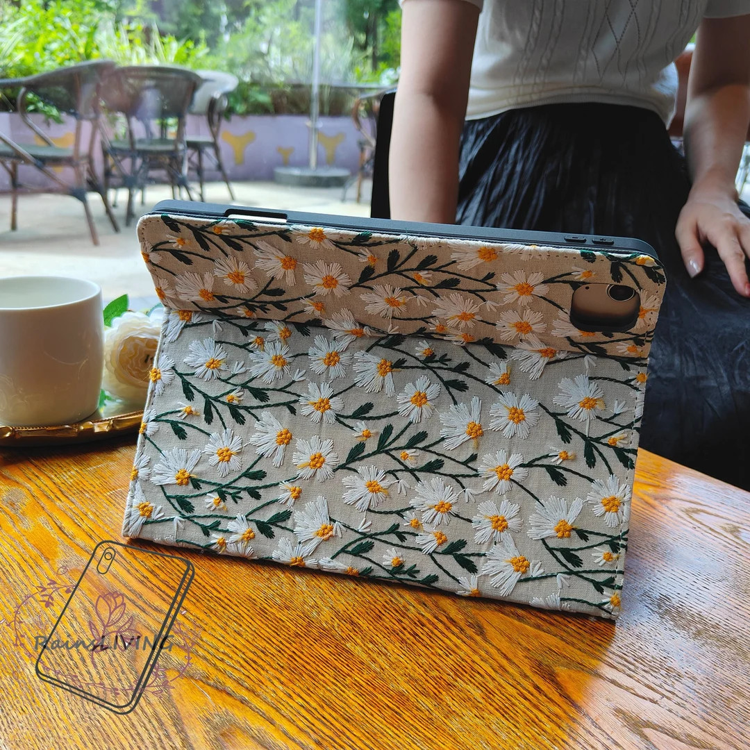 White Daisy Beige Fabric iPad Case Built-in Pencil Holder,magnetic Charging,ipad Air 11''13 2024 ... | Etsy (US)
