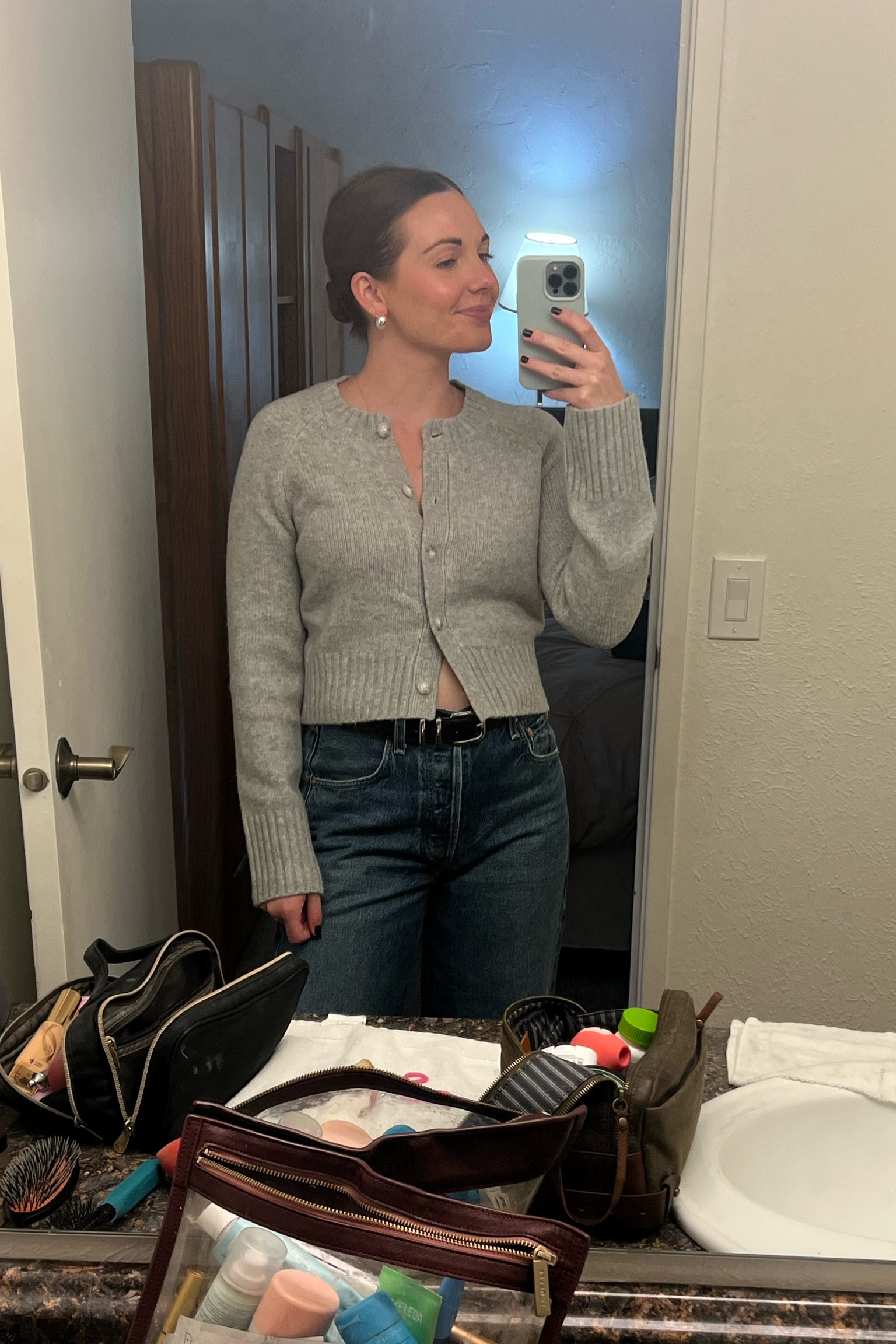 fancy mirror setup for an ootn 🥴
cardi - s