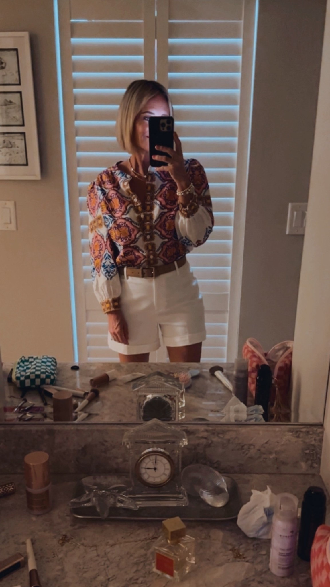 tonight’s easy look for dinner. 
these white shorts are so good- they run big, so size down

linen top is beautiful and really it’s the whole outfit. in a 2.
ON SALE with code 6THX


#LTKOver40 #LTKSaleAlert #LTKmomlife