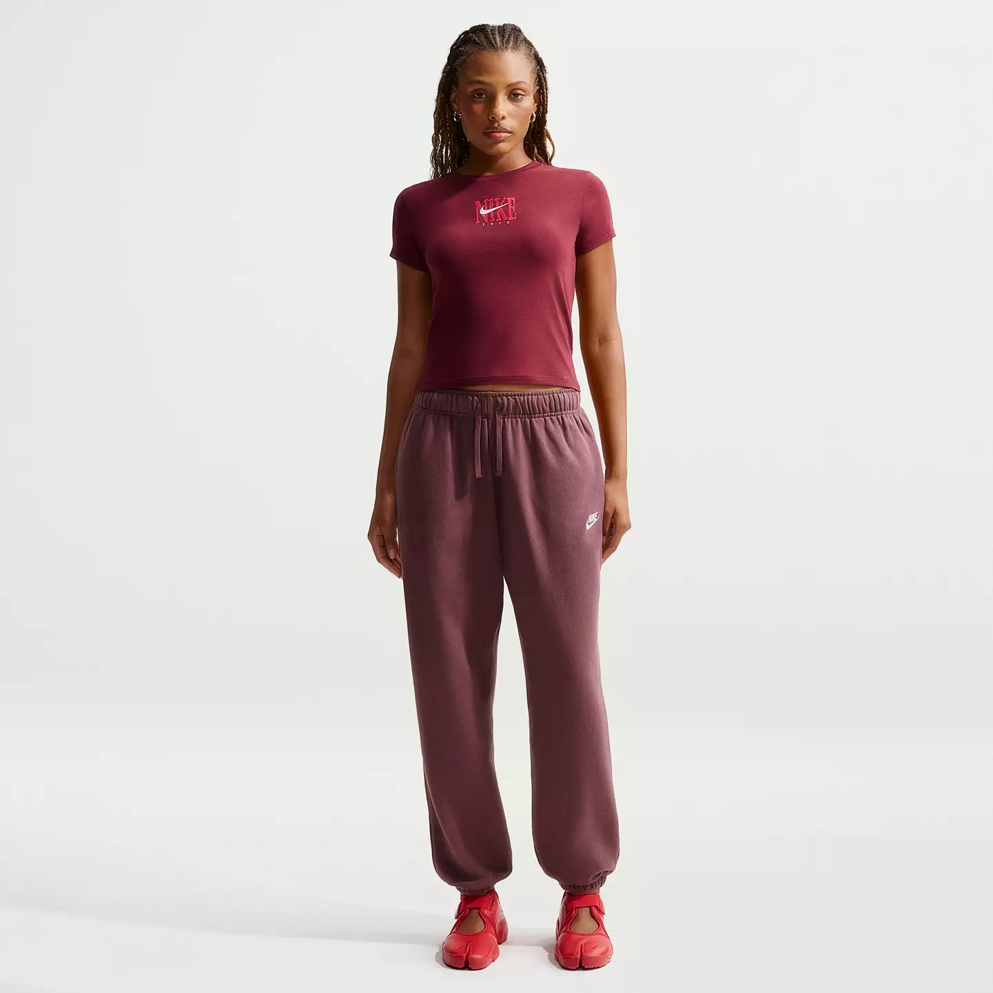 Nike Women's Sportswear Club Fleece Mid-Rise Oversized Sweatpants | DICK'S Sporting Goods