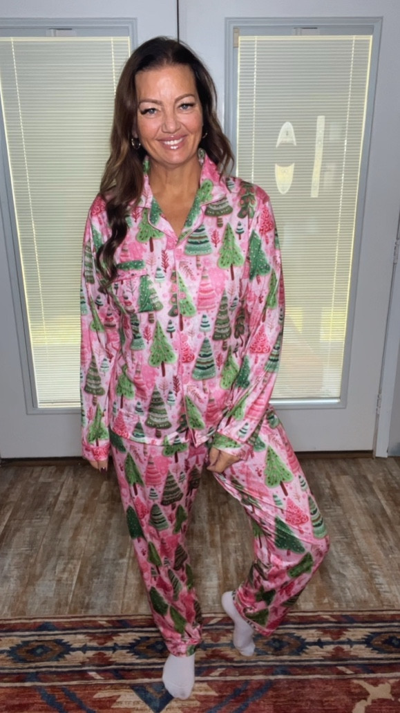 Cute and comfy pajama sets! 😍 #pajamas #chtristmaspjs #holidaypjs #womenspajamas 

#LTKStyleTip #LTKSeasonal #LTKHoliday