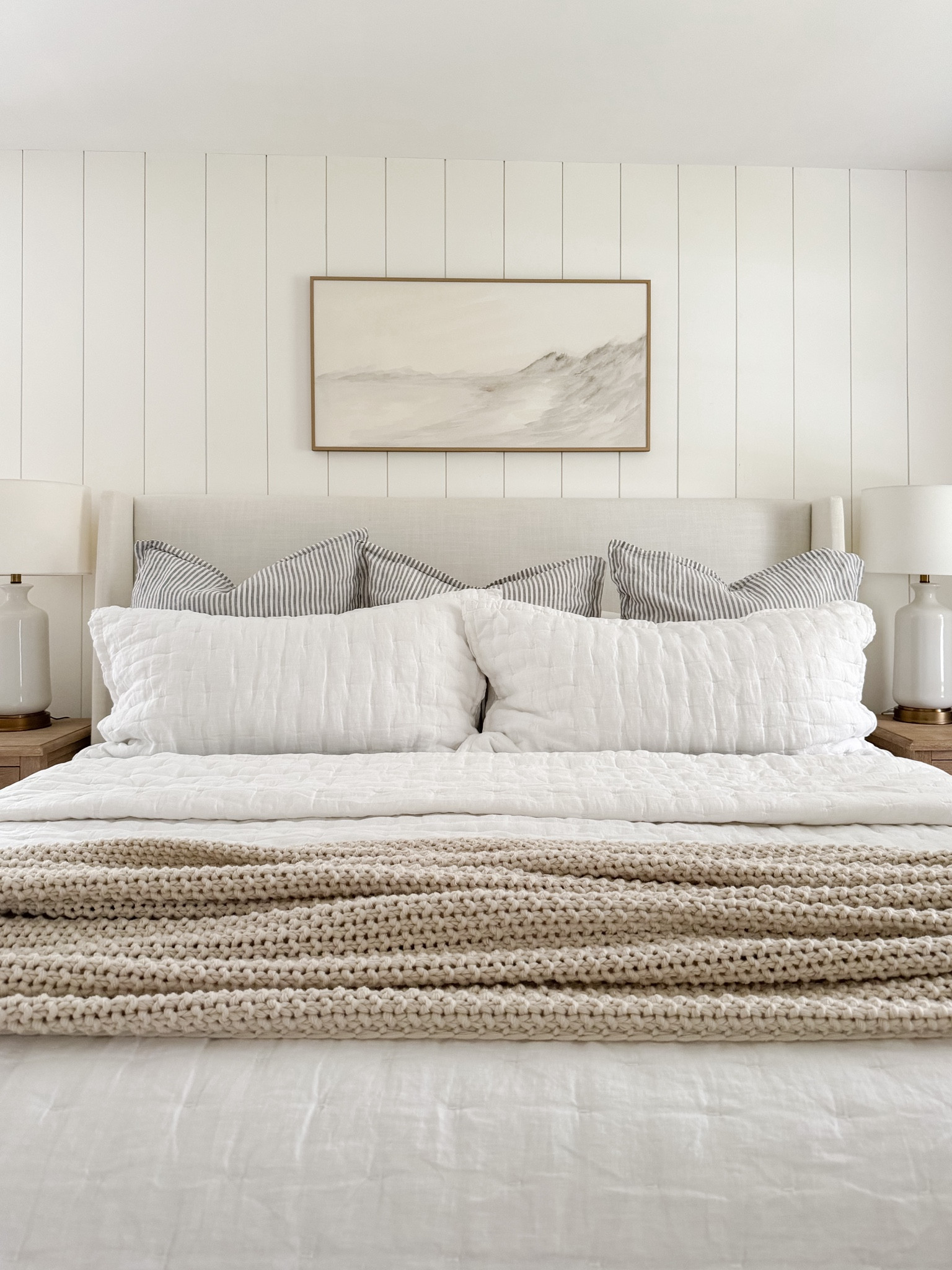 Coastal Bedroom Design

Home design  Modern home  Home decor  Bedroom design  Bedroom inspo  Bedroom finds  Bed Decor  

Upholstered bed, vintage bench, pottery barn bedding, wall art, nightstand 

#LTKHome #LTKFindsUnder50 #LTKSaleAlert