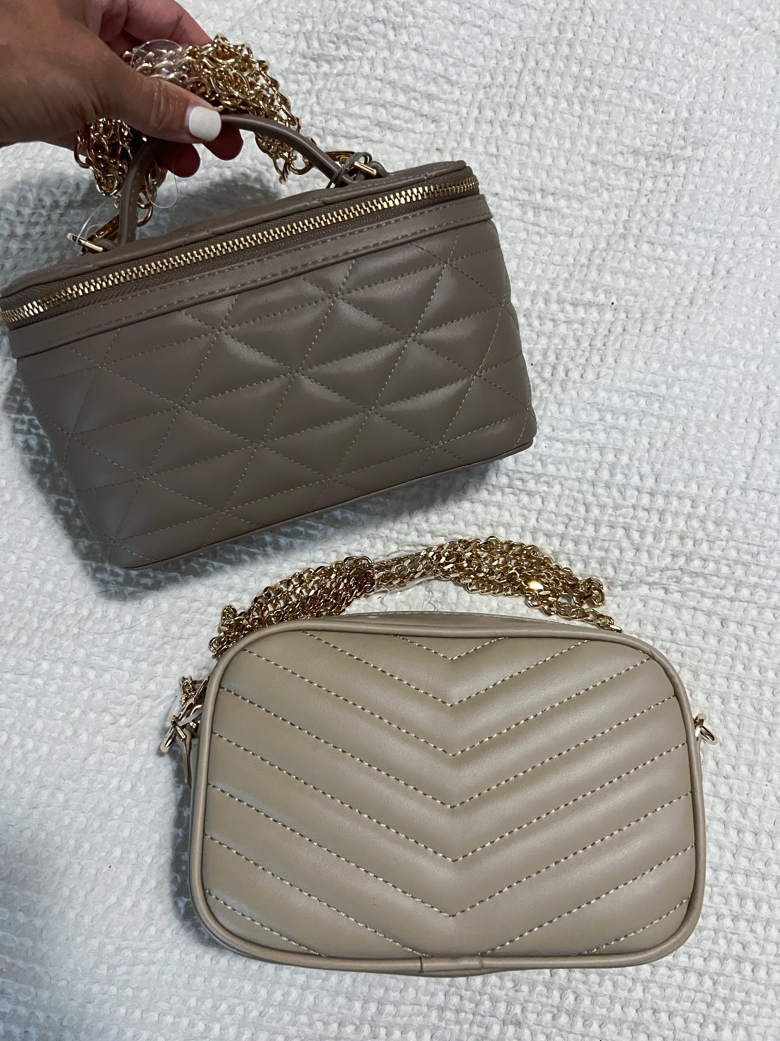 Scooped up these two neutral purses, they’re the perfect size for smaller purse + I love the chain shoulder strap on both of these 

#LTKItBag #LTKFindsUnder50 #LTKStyleTip